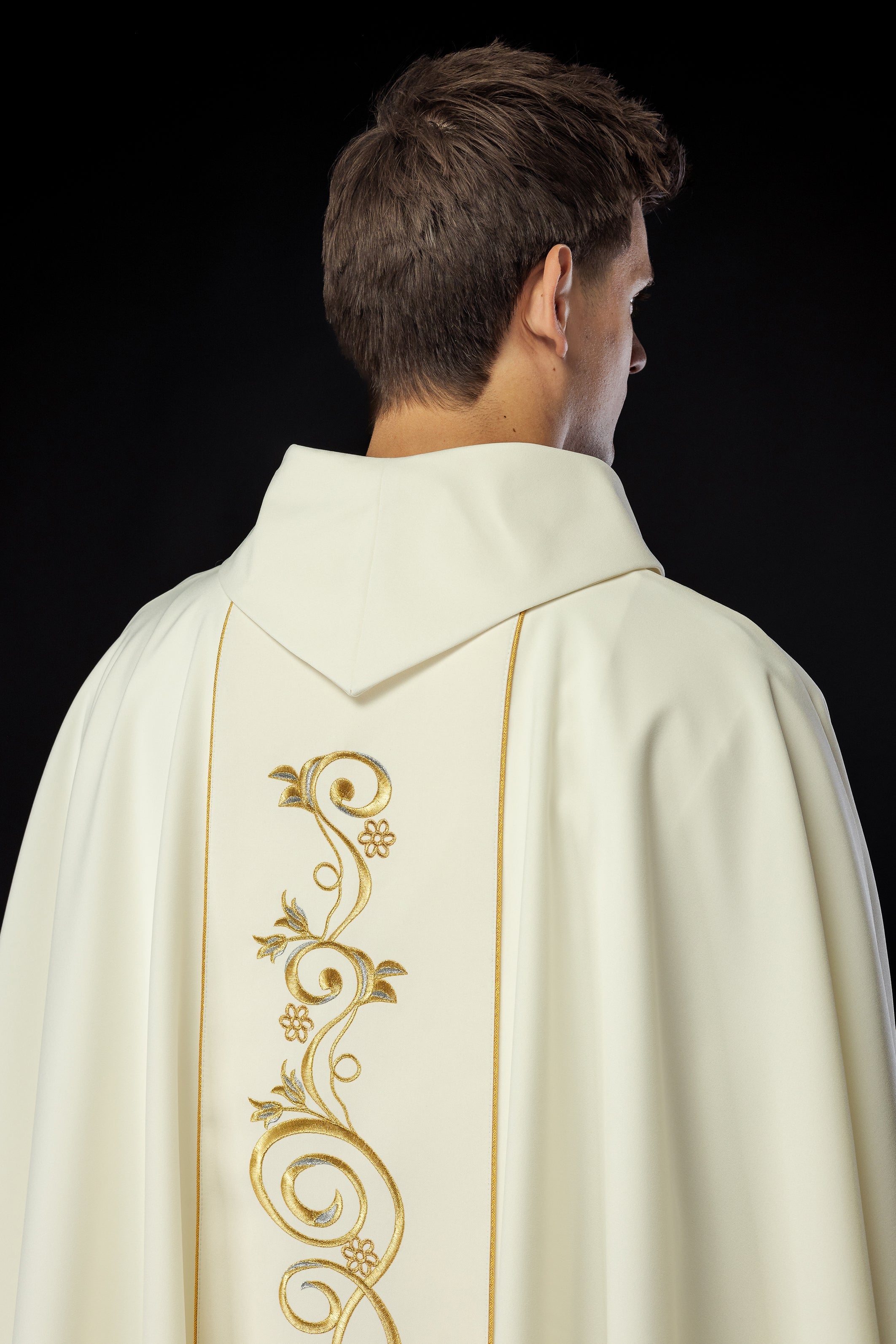 Chasuble brodée avec l'image de Notre-Dame de Fatima