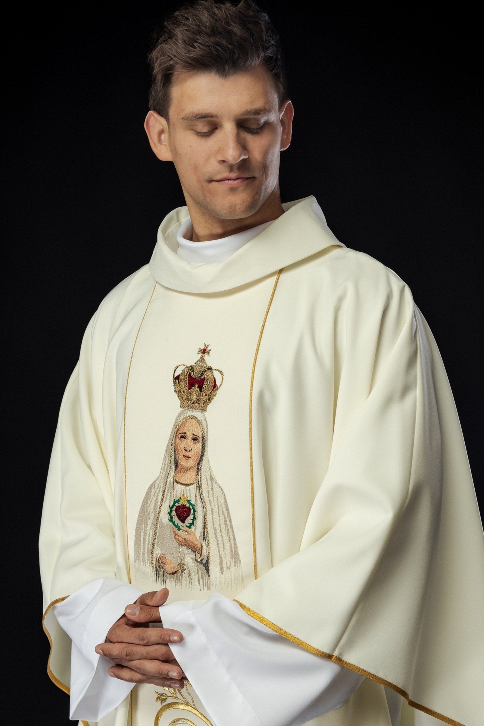 Chasuble brodée avec l'image de Notre-Dame de Fatima