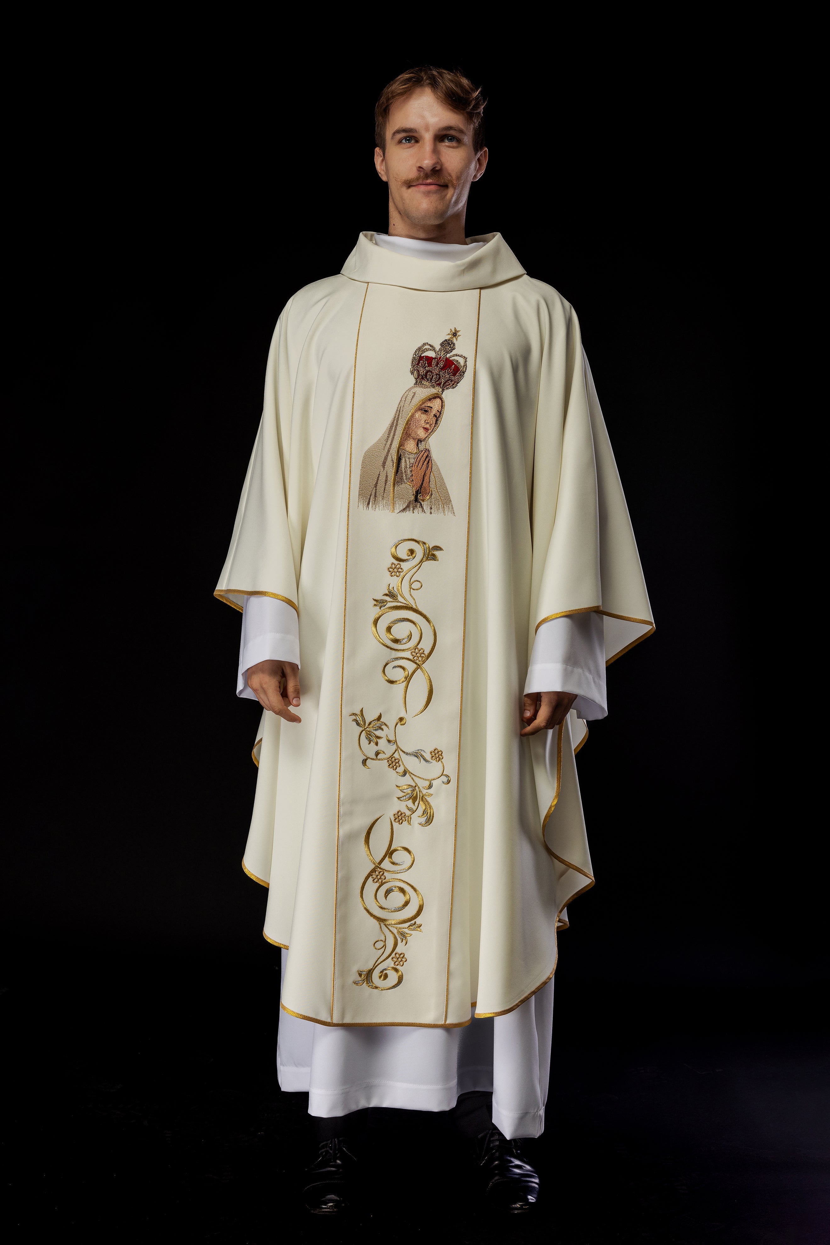 Chasuble brodée avec l'image de Notre-Dame de Fatima