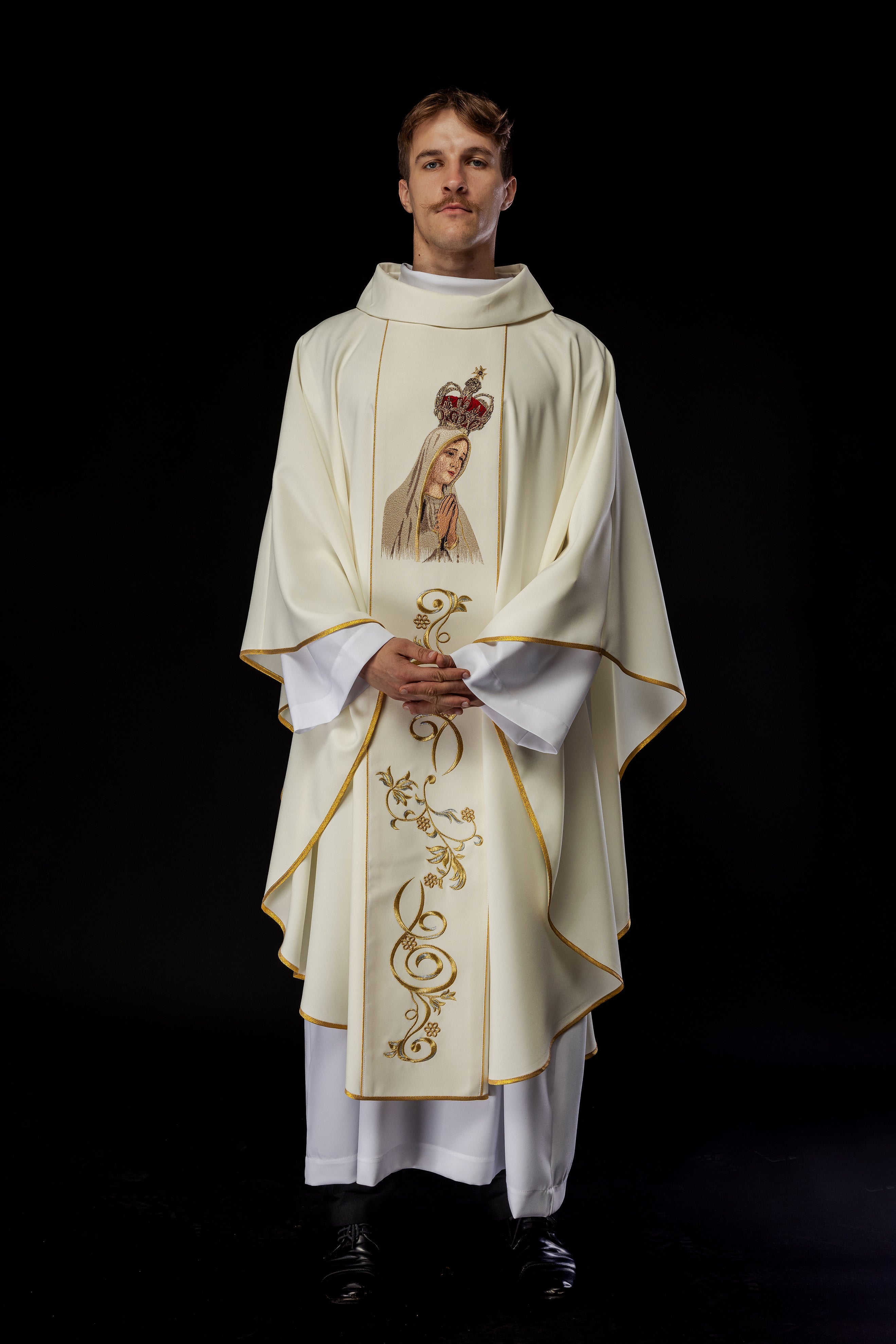 Chasuble brodée avec l'image de Notre-Dame de Fatima