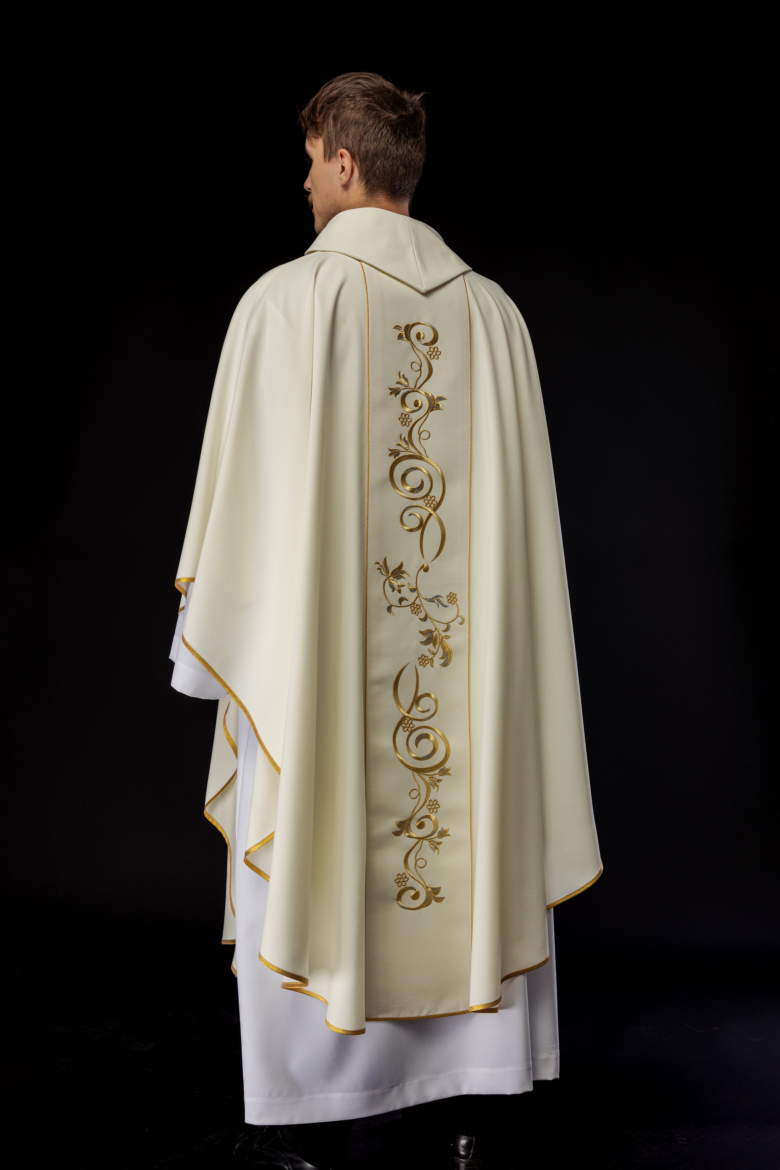 Chasuble brodée avec l'image de Notre-Dame de Fatima