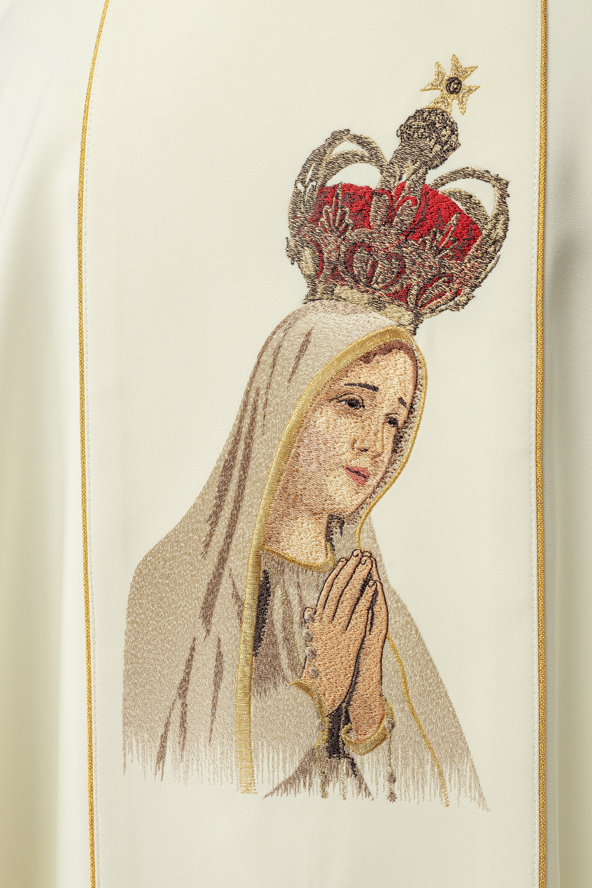 Chasuble brodée avec l'image de Notre-Dame de Fatima