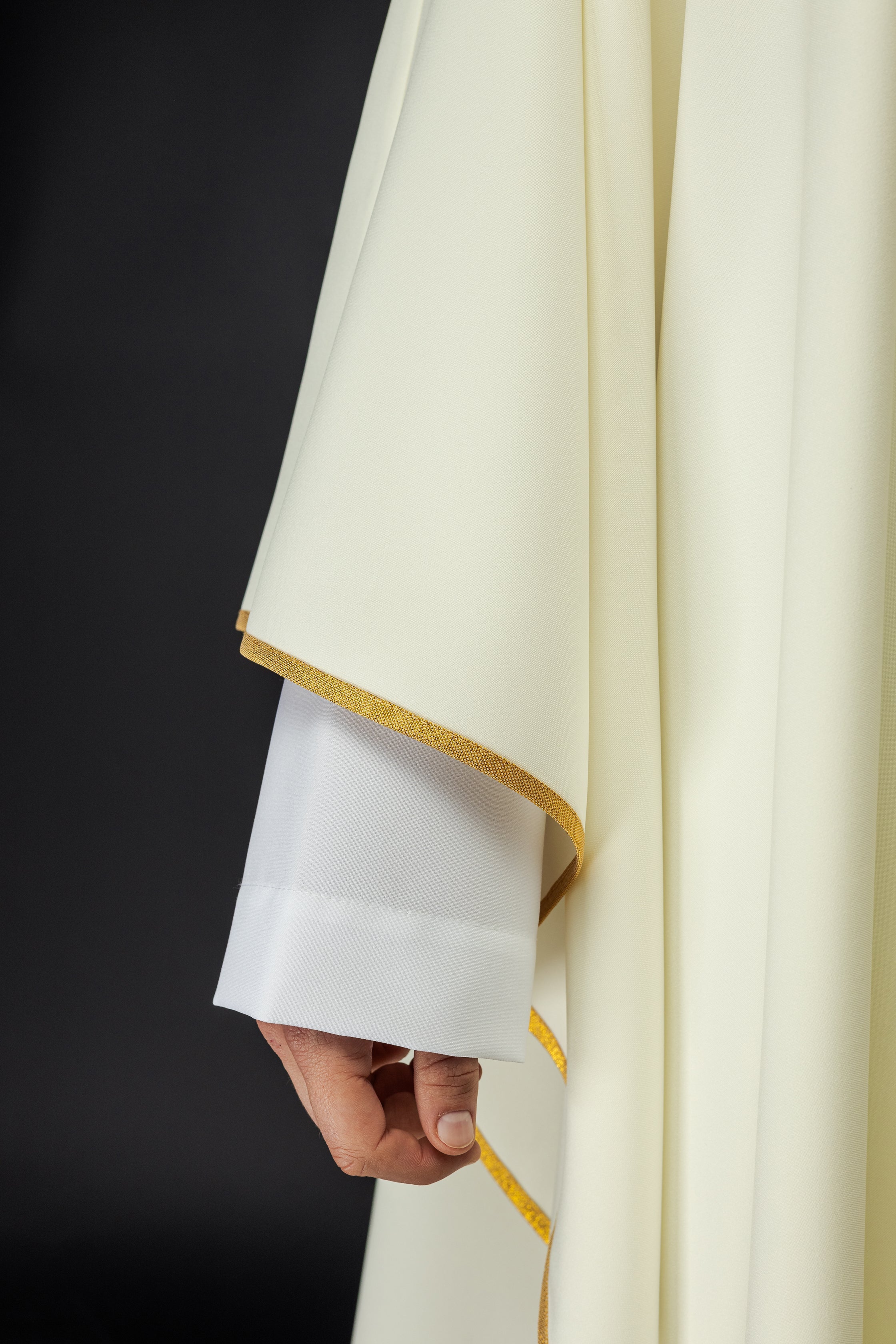 Chasuble brodée avec l'image de Notre-Dame de Fatima