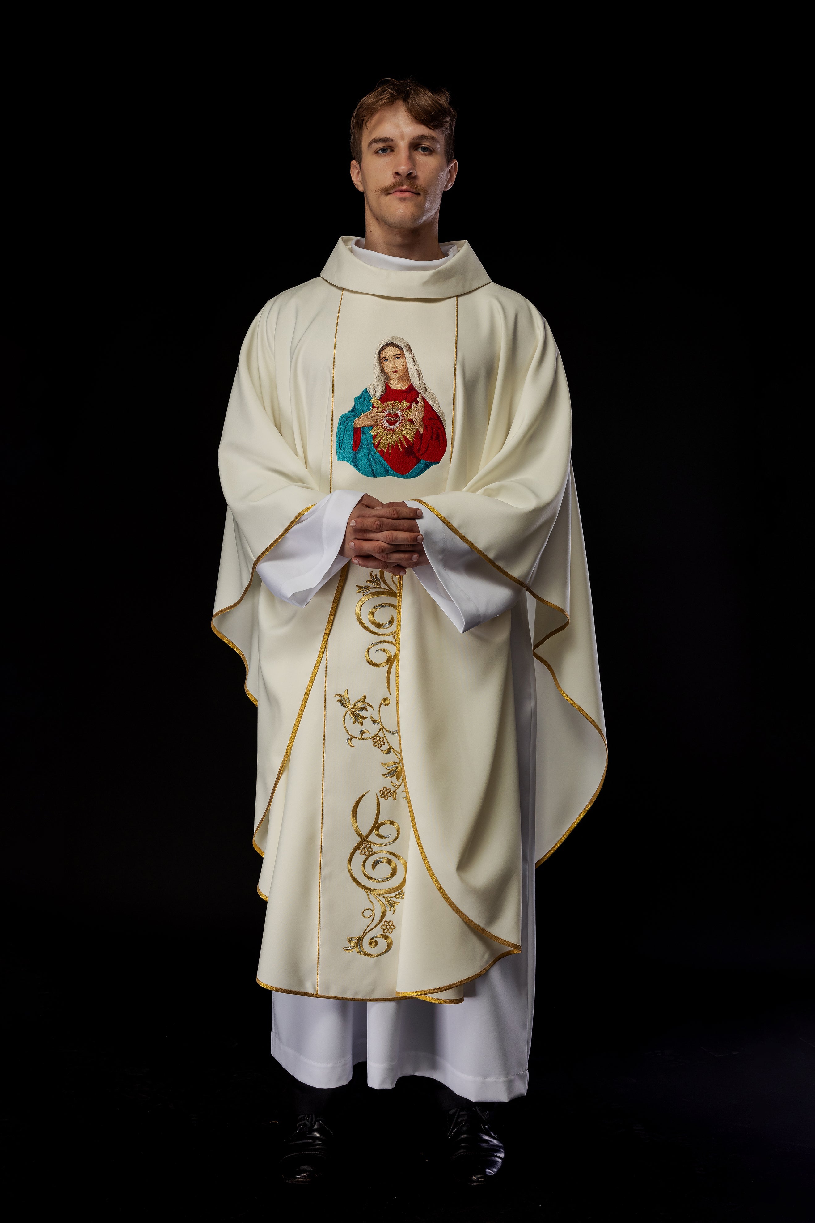 Chasuble brodée avec l'image du Cœur de Marie