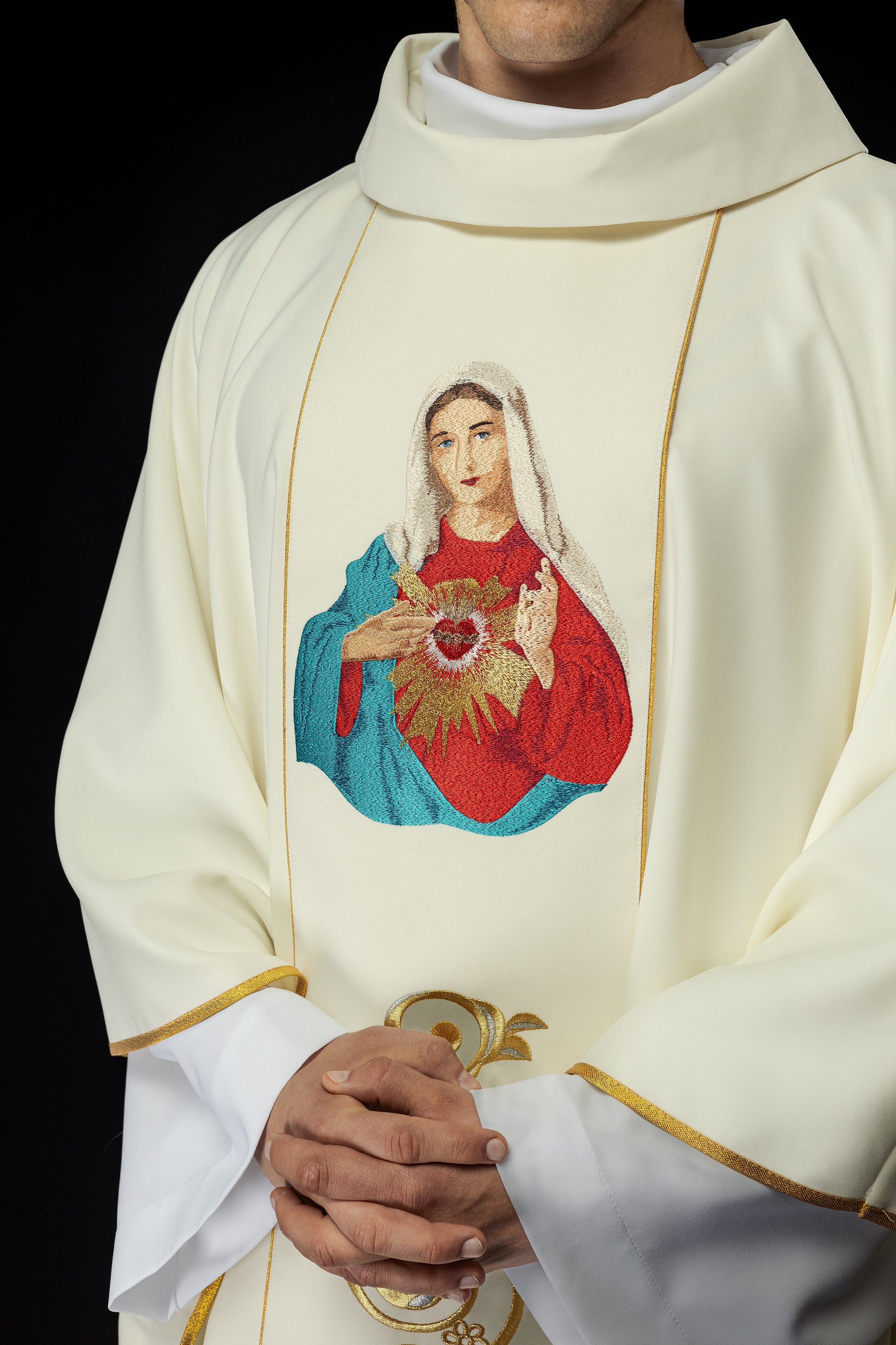 Chasuble brodée avec l'image du Cœur de Marie