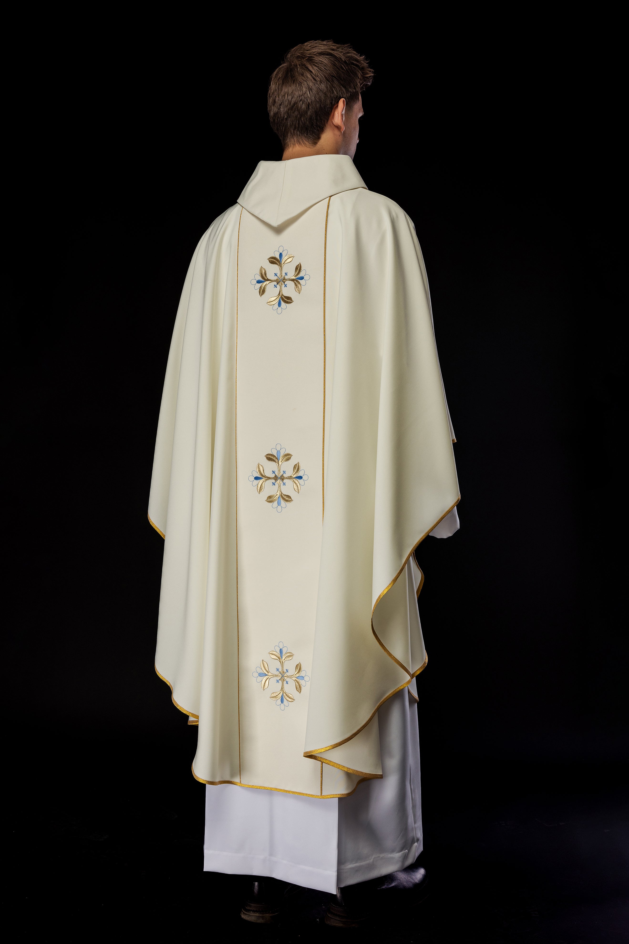 Chasuble brodée avec l'image de la Vierge Marie et de l'Enfant