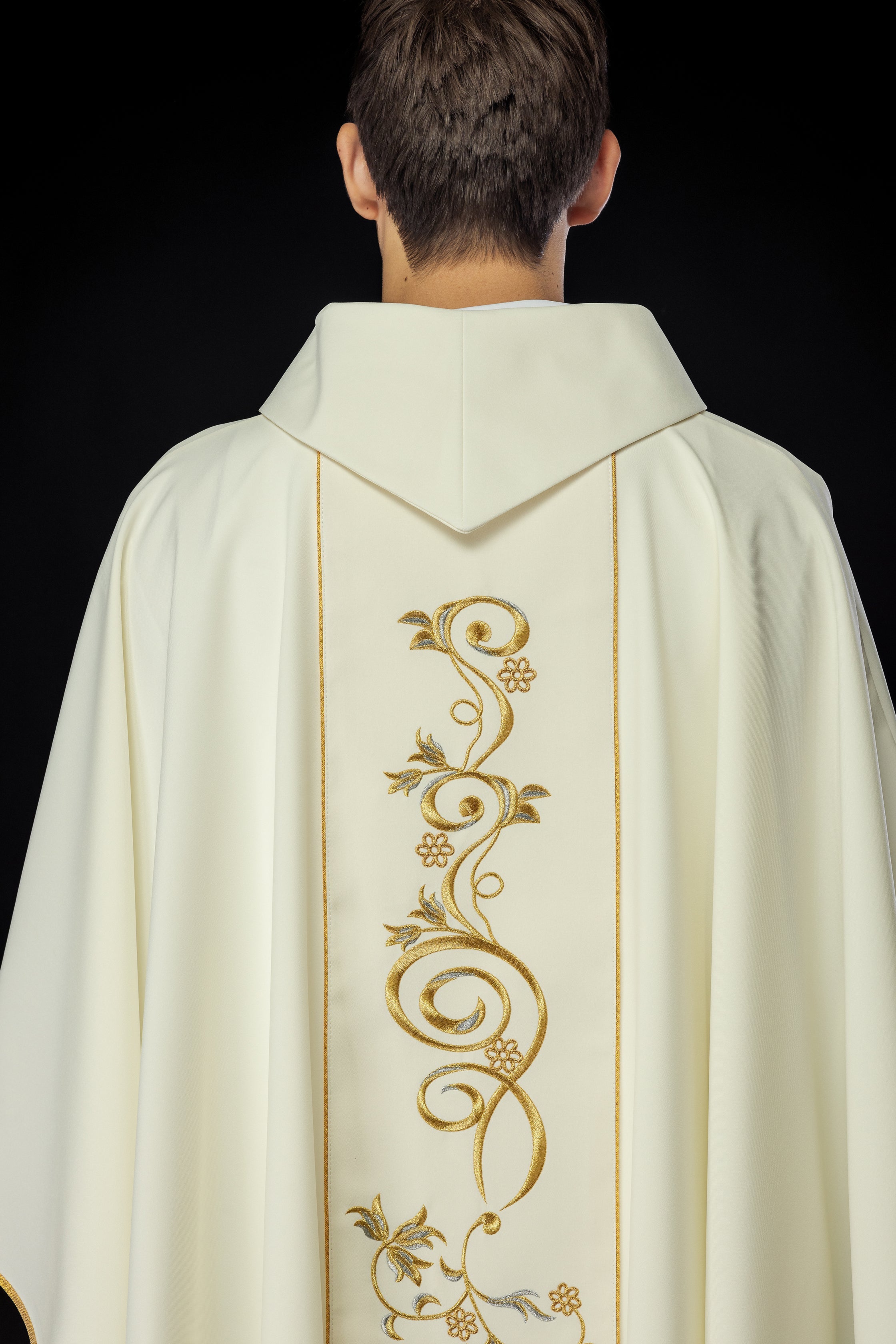 Chasuble brodée à l'effigie de Notre-Dame de la Porte de l'Aurore