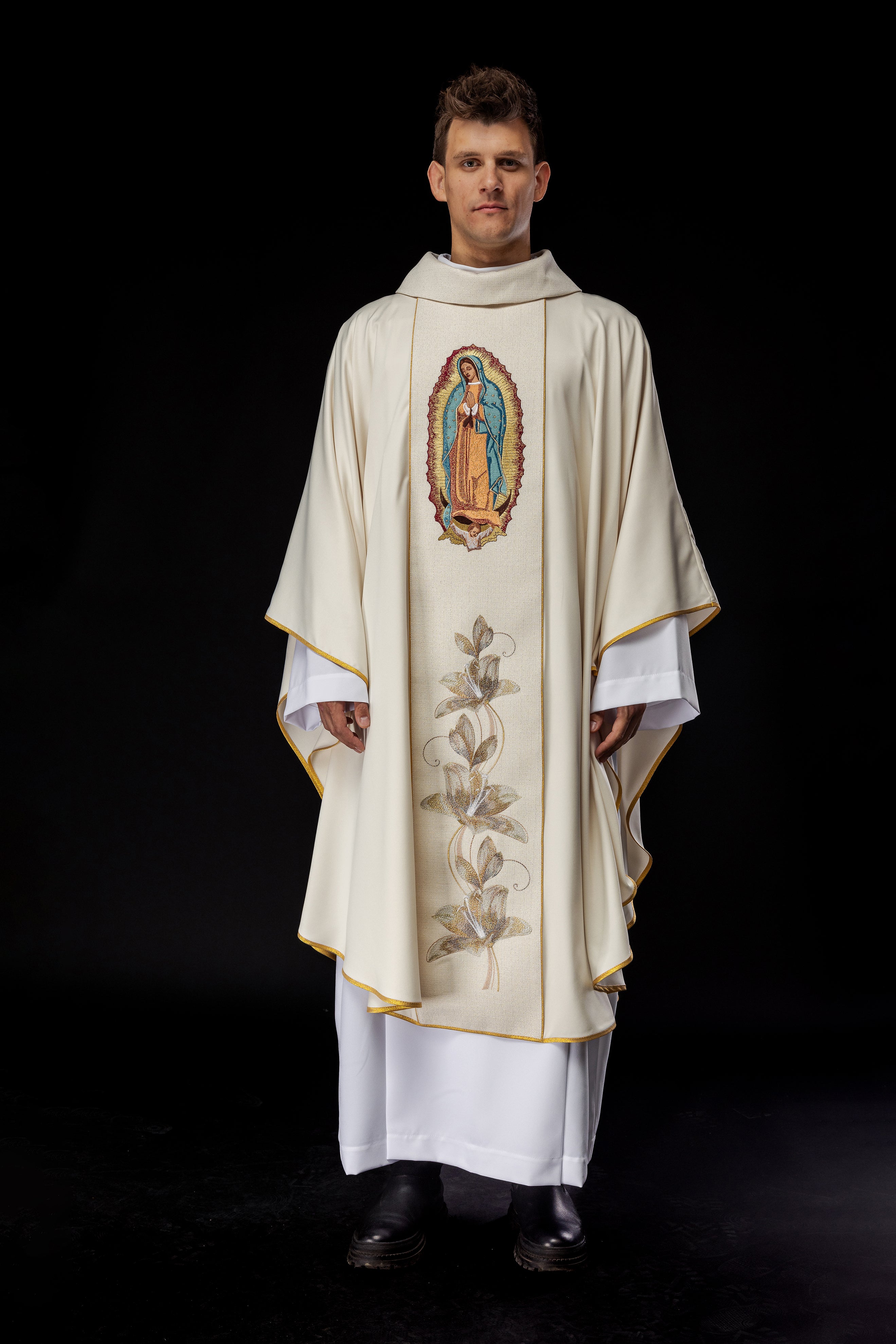 Chasuble brodée à l'effigie de Notre-Dame de Guadalupe