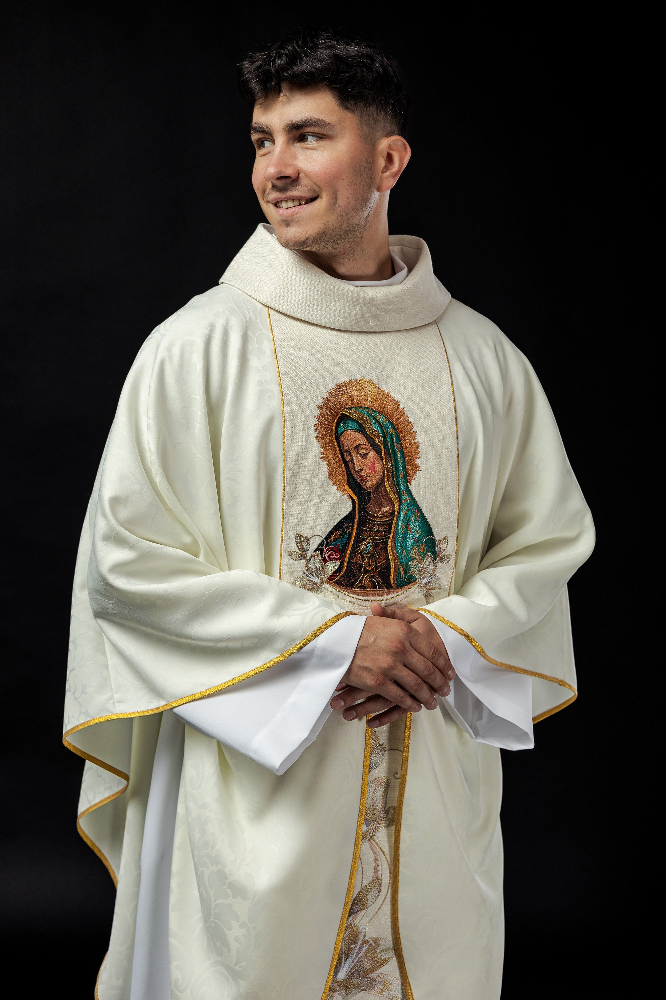 Chasuble brodée à l'effigie de Notre-Dame de Guadalupe