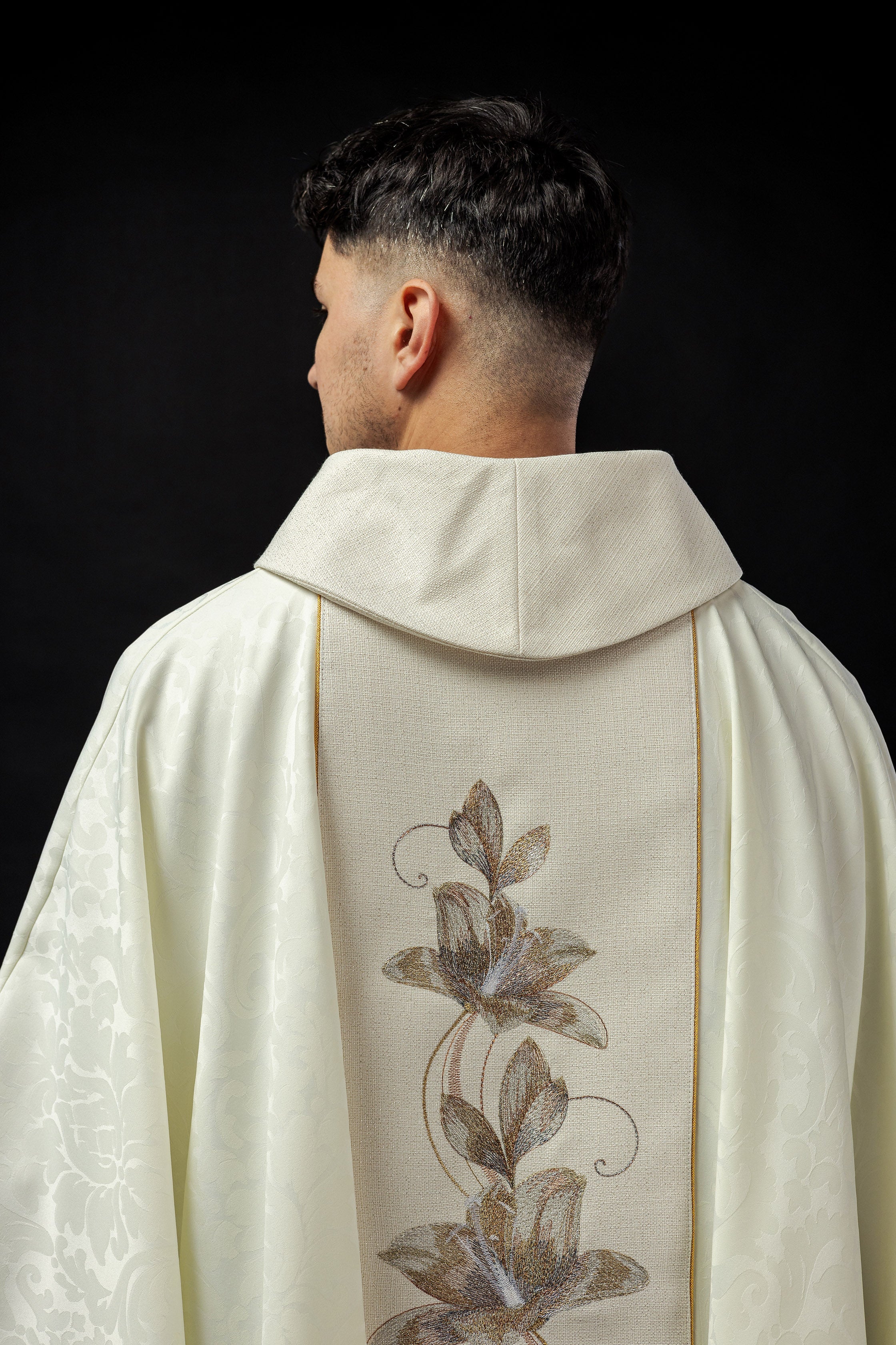 Chasuble brodée à l'effigie de Notre-Dame de Guadalupe