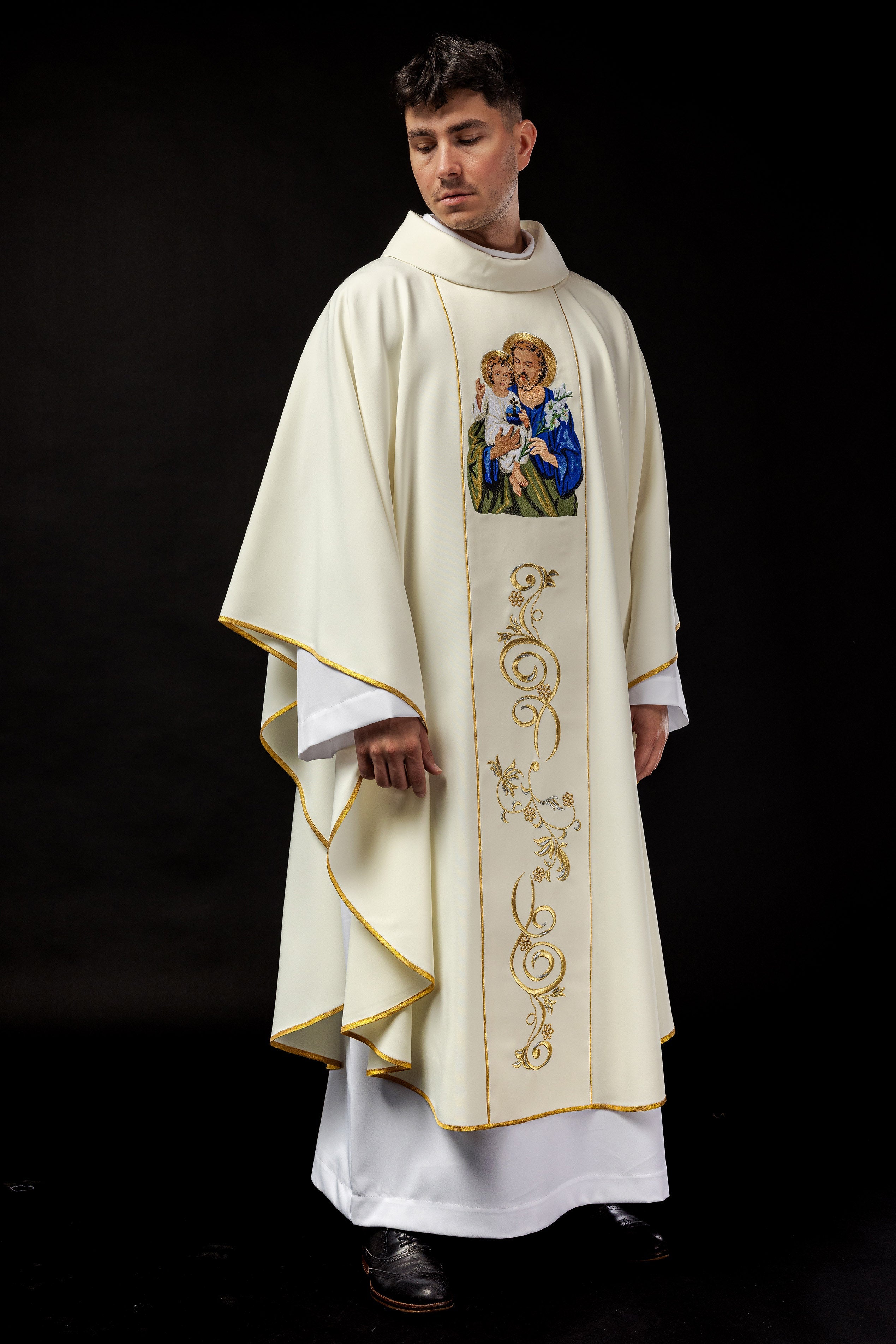 Chasuble brodée à l'effigie de saint Joseph