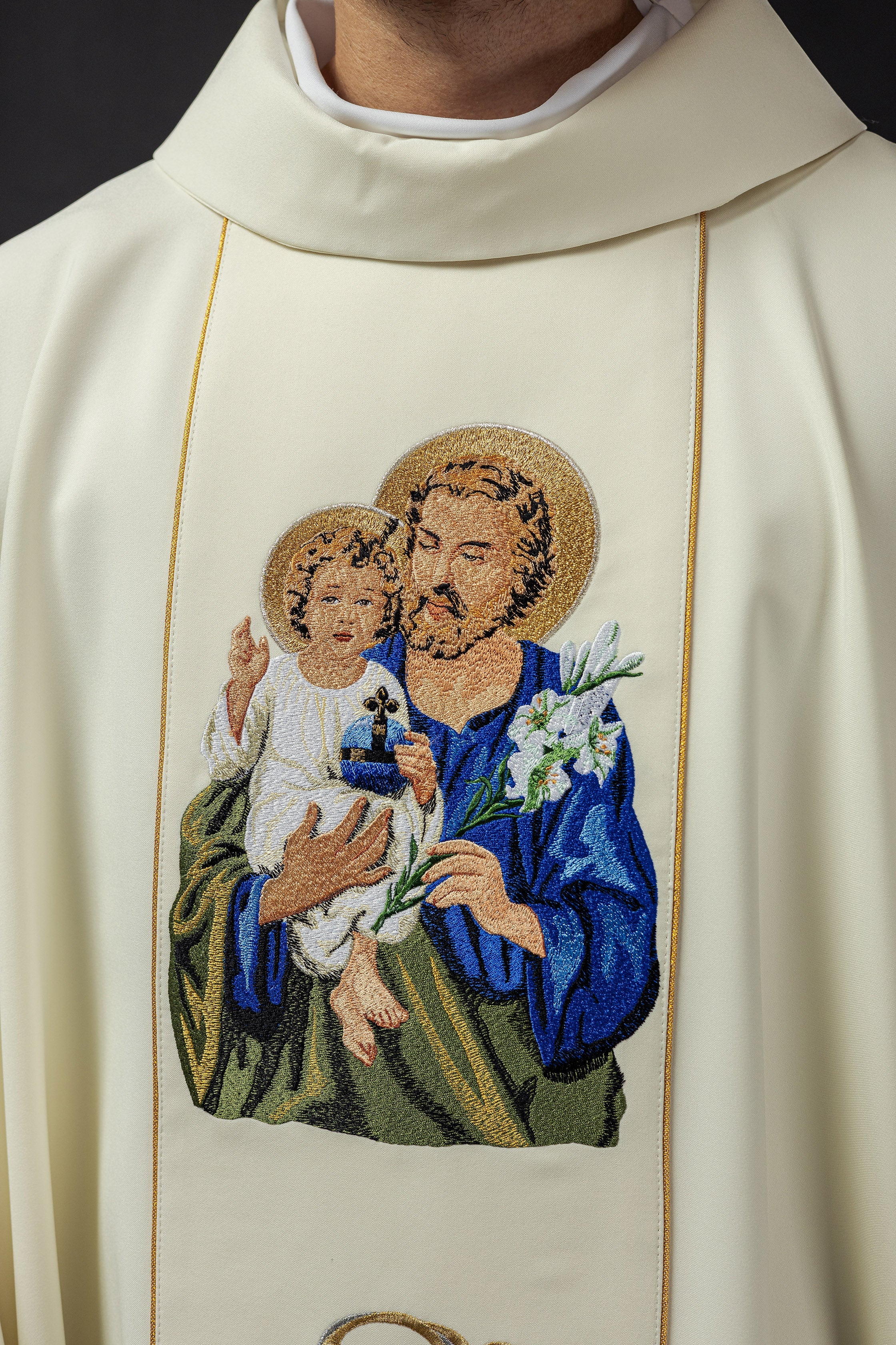 Chasuble brodée à l'effigie de saint Joseph