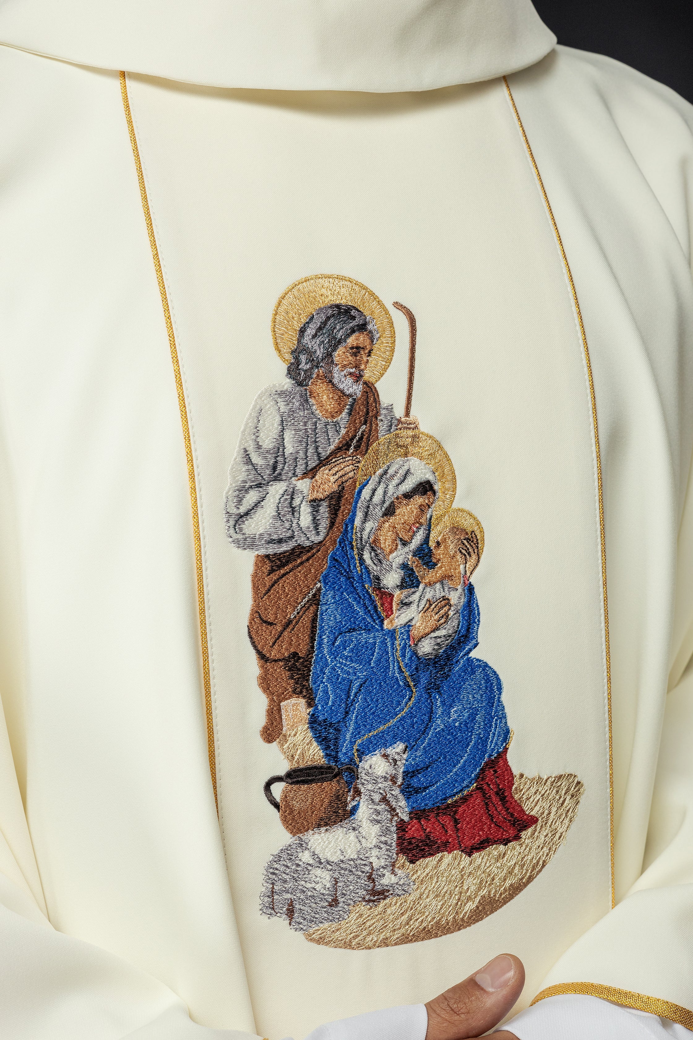 Chasuble brodée avec l'image de la Sainte Famille pour Noël