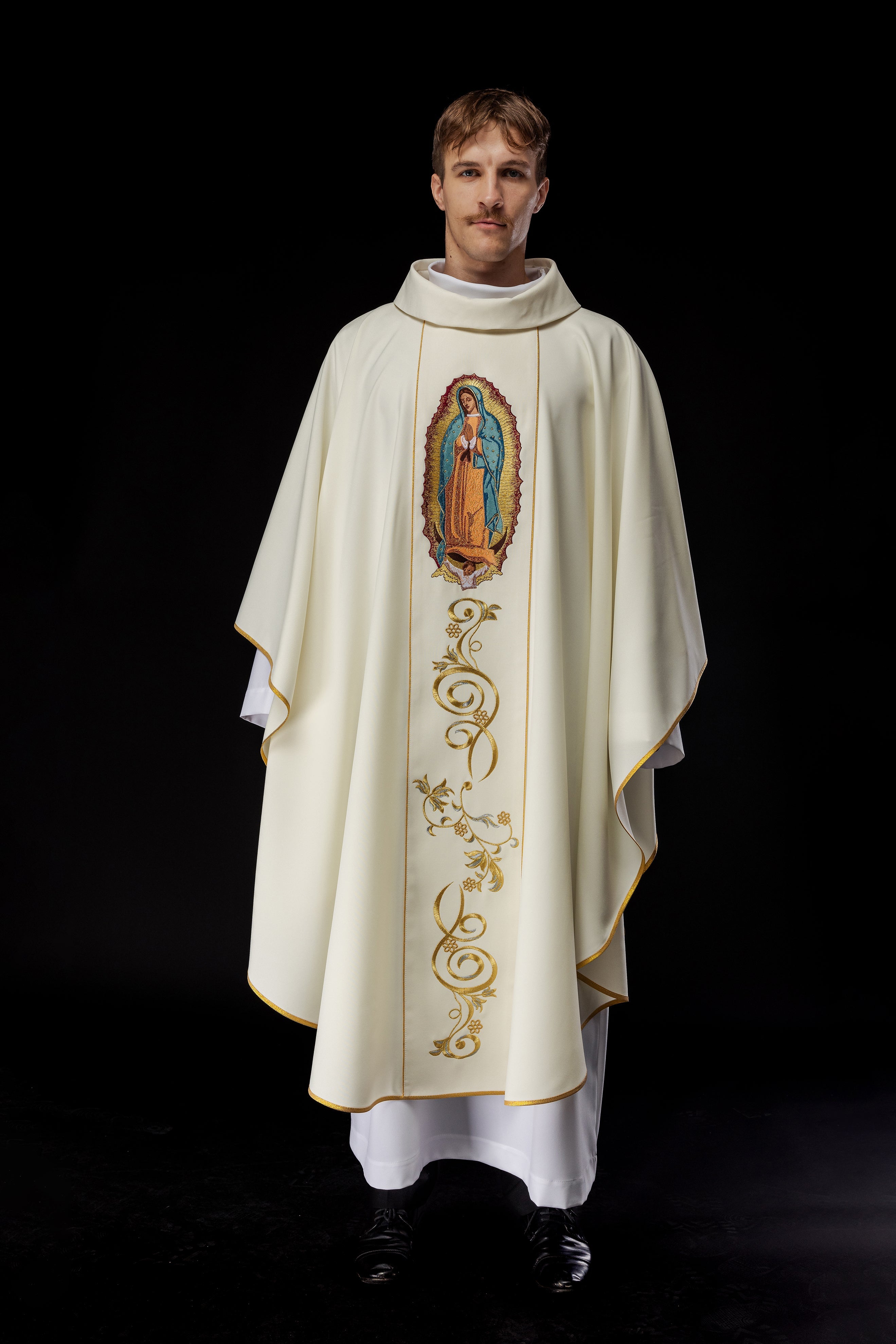 Chasuble brodée à l'effigie de Notre-Dame de Guadalupe