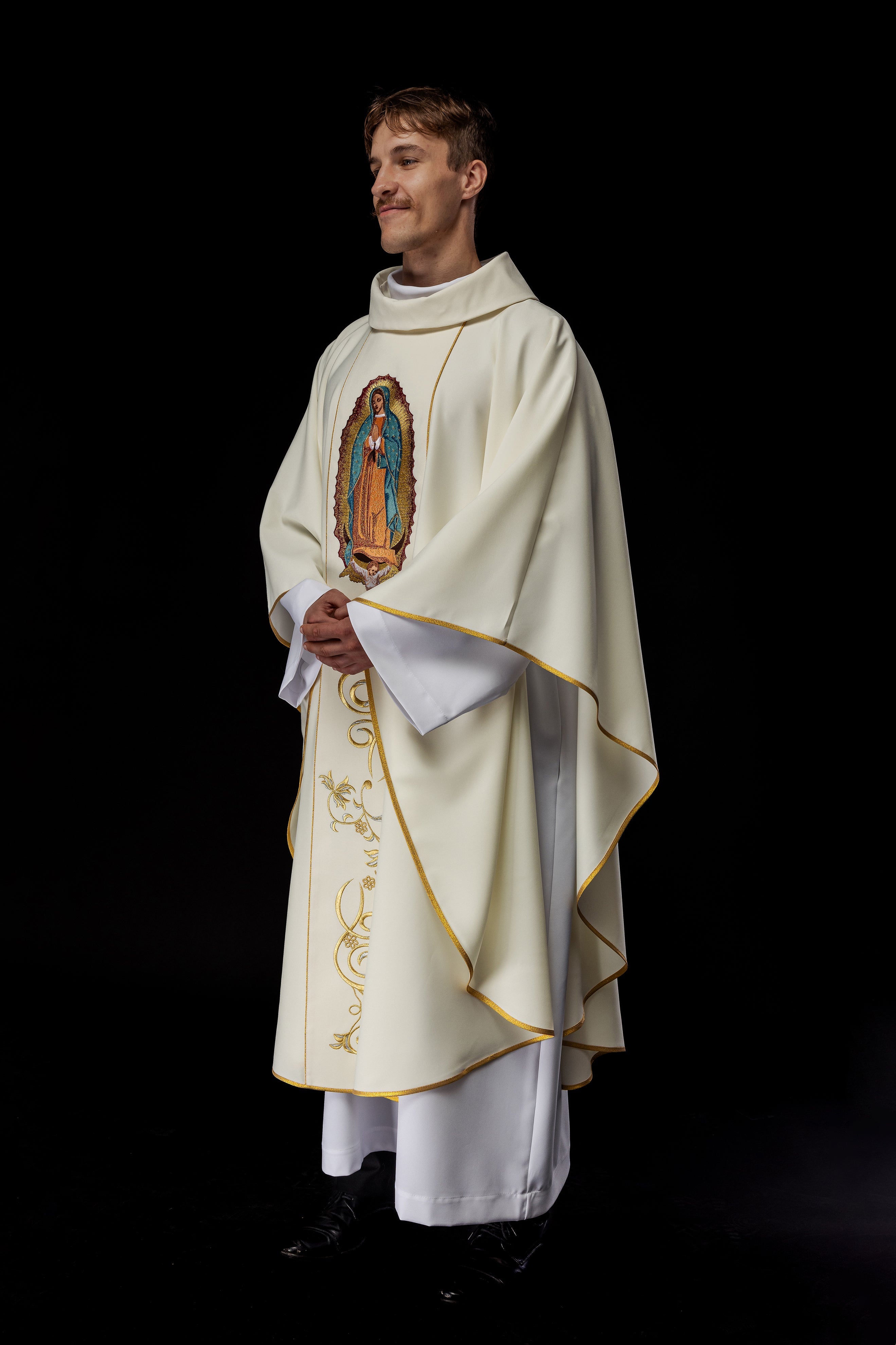 Chasuble brodée à l'effigie de Notre-Dame de Guadalupe