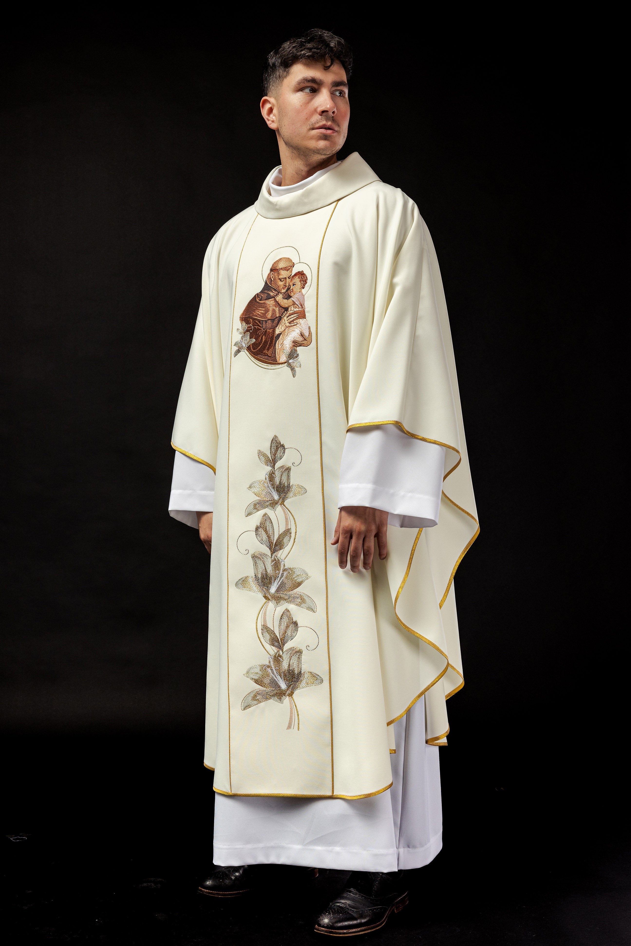 Chasuble brodée à l'effigie de saint Antoine