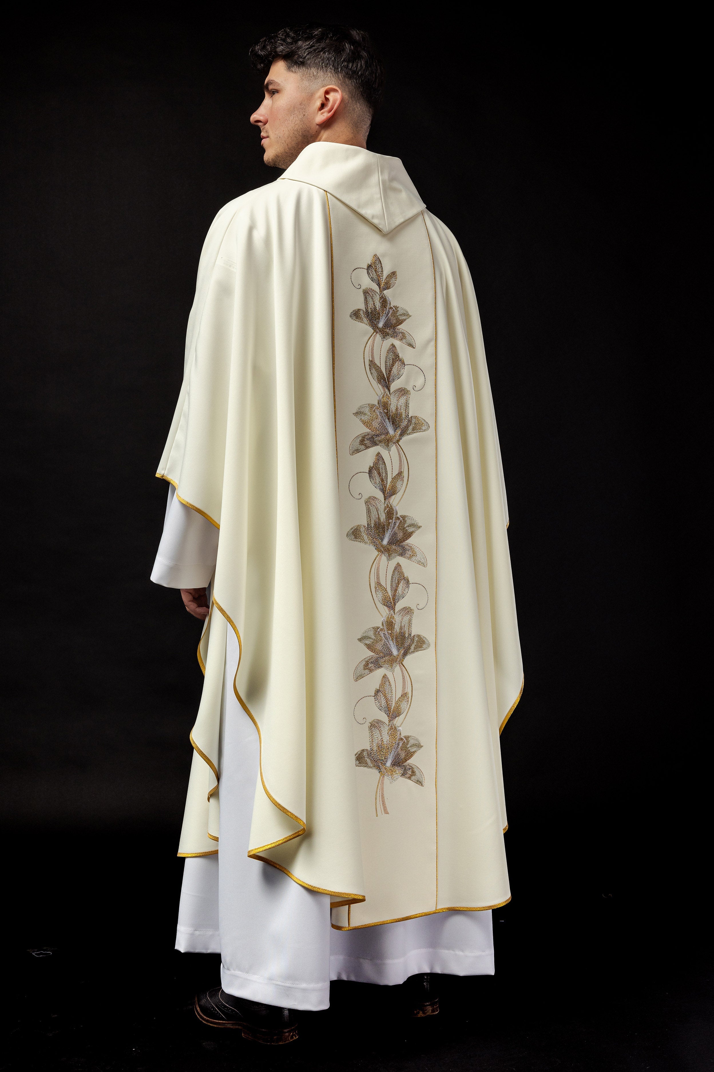 Chasuble brodée à l'effigie de saint Antoine