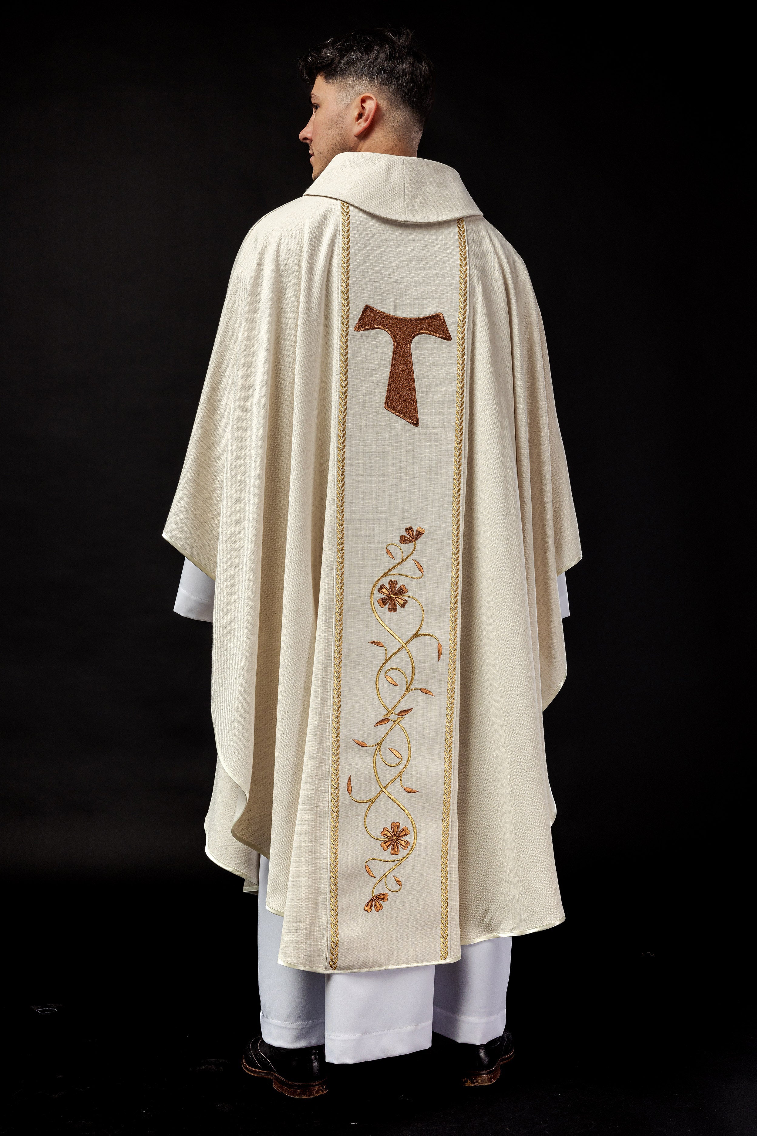 Chasuble brodée à l'effigie de saint François