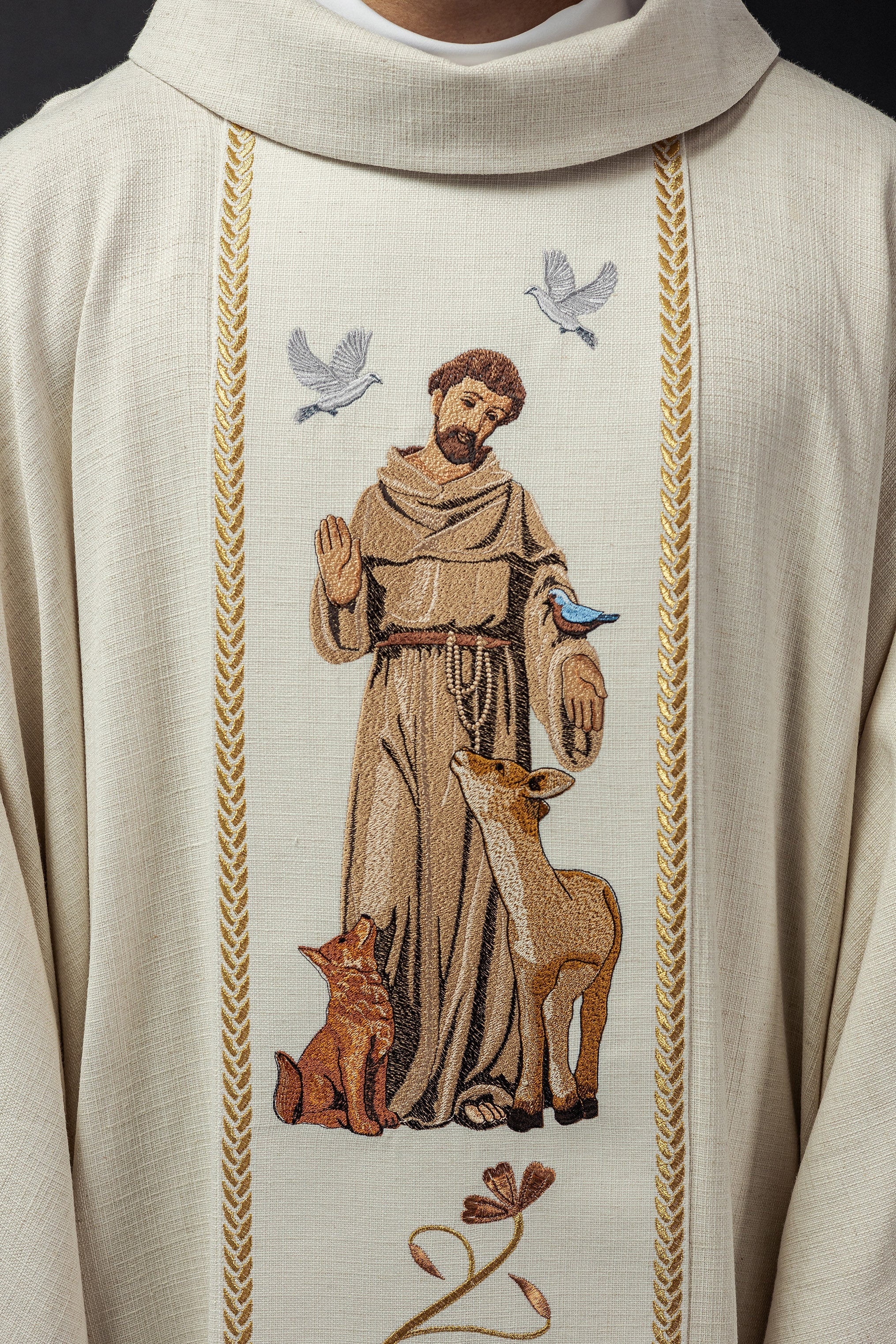 Chasuble brodée à l'effigie de saint François