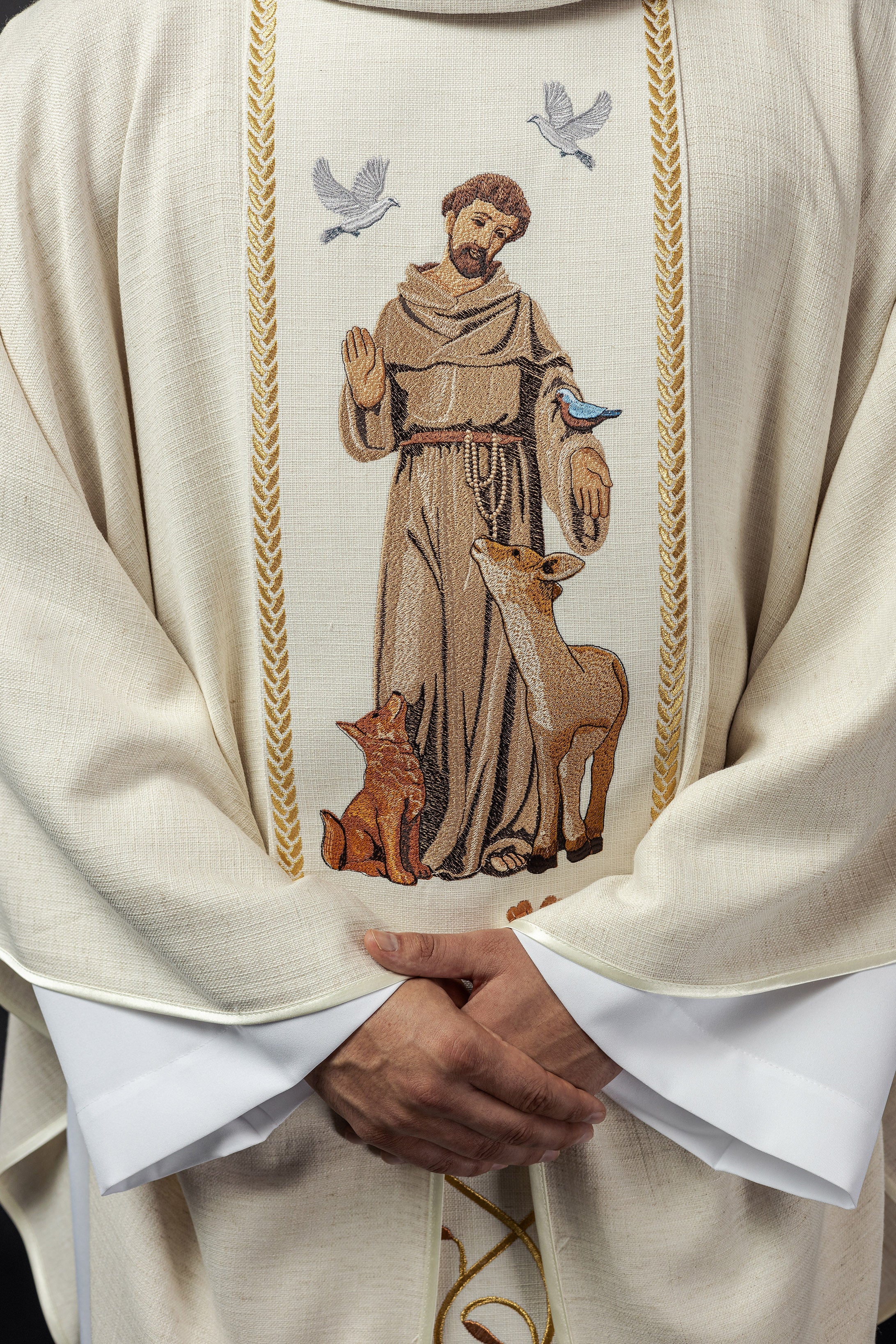 Chasuble brodée à l'effigie de saint François