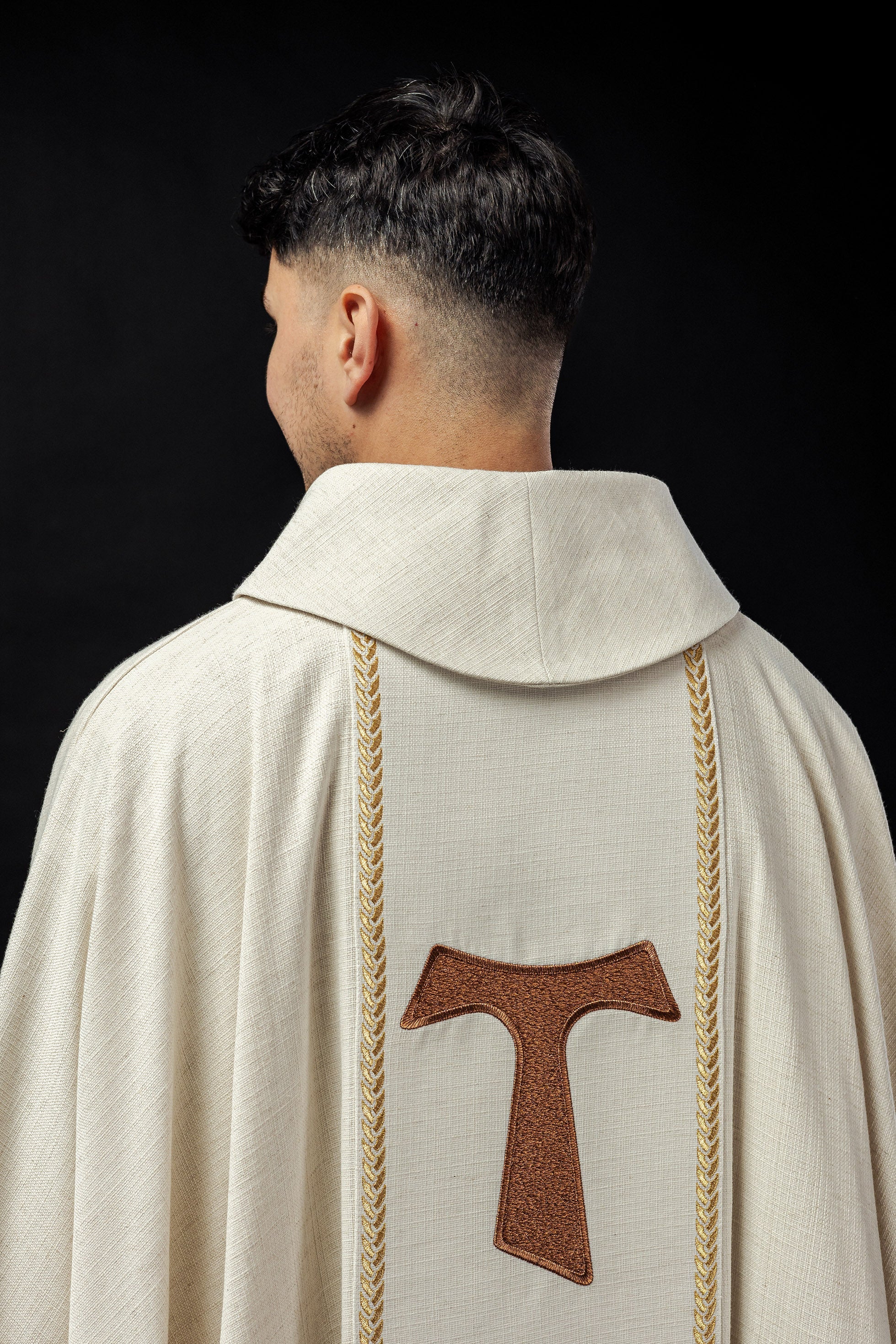 Chasuble brodée à l'effigie de saint François