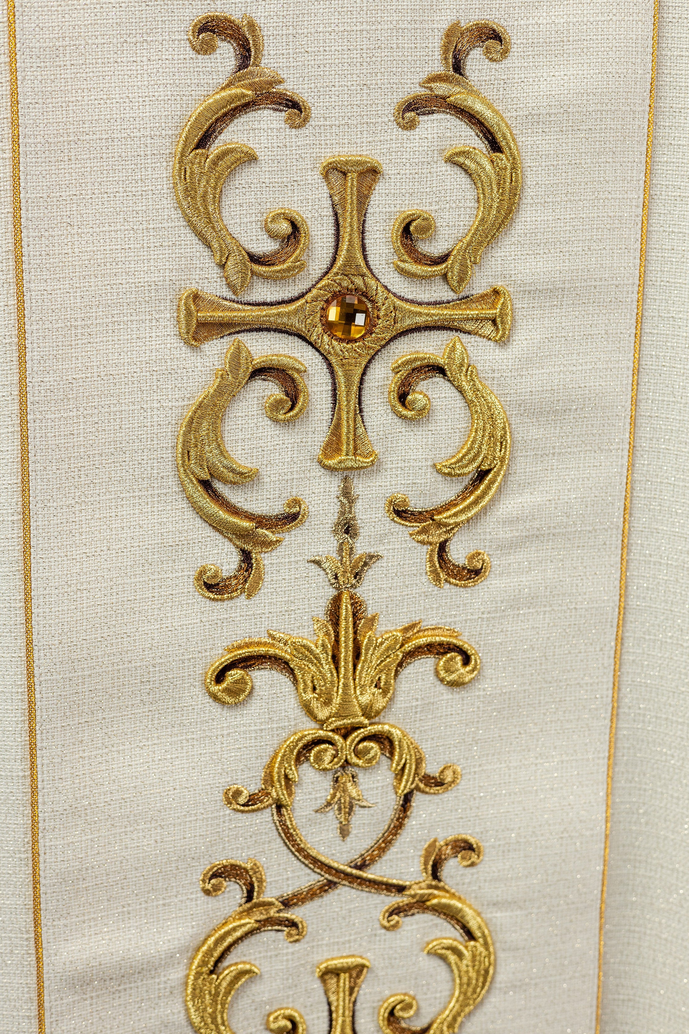 Chasuble brodée à l'effigie de saint Antoine