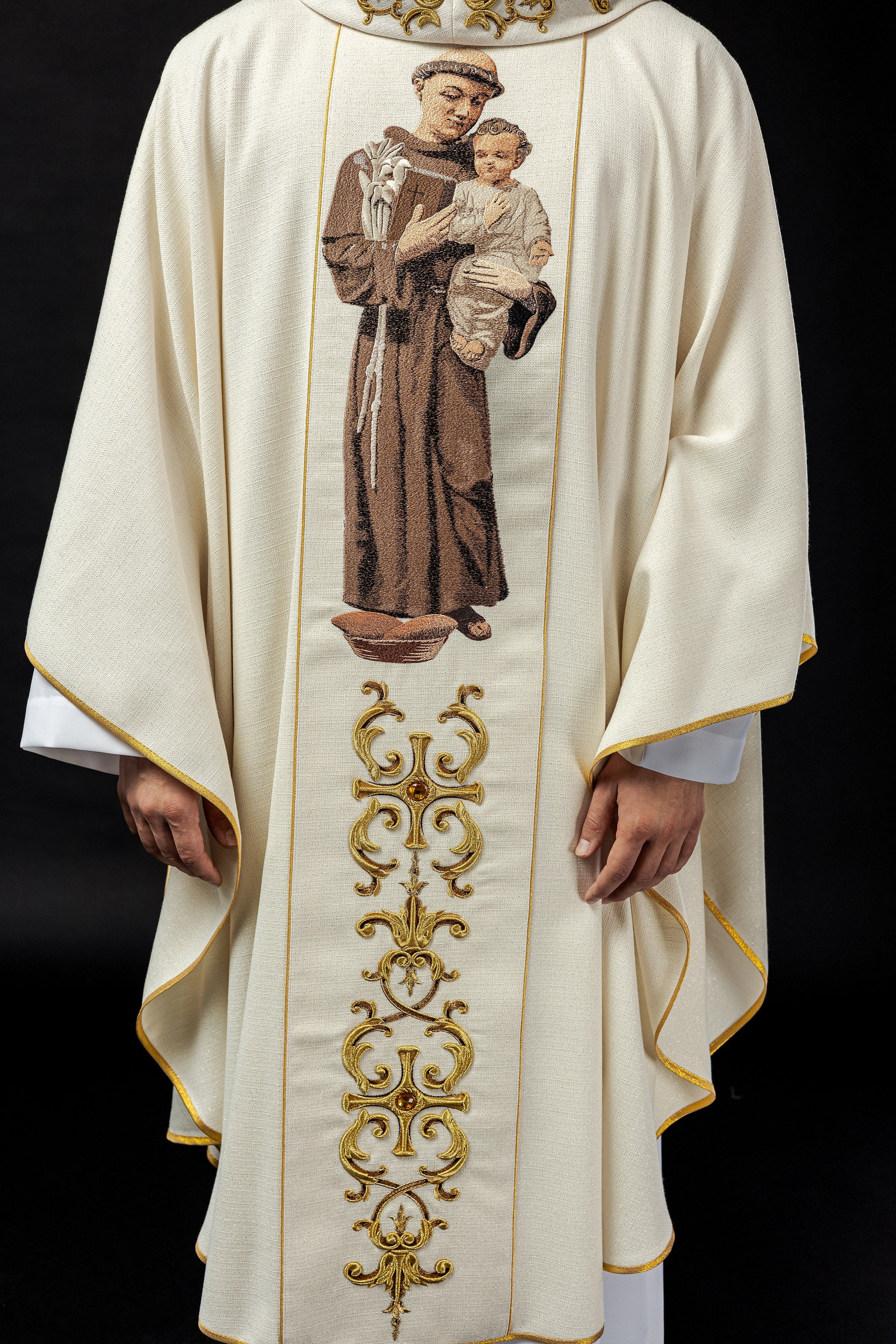 Chasuble brodée à l'effigie de saint Antoine