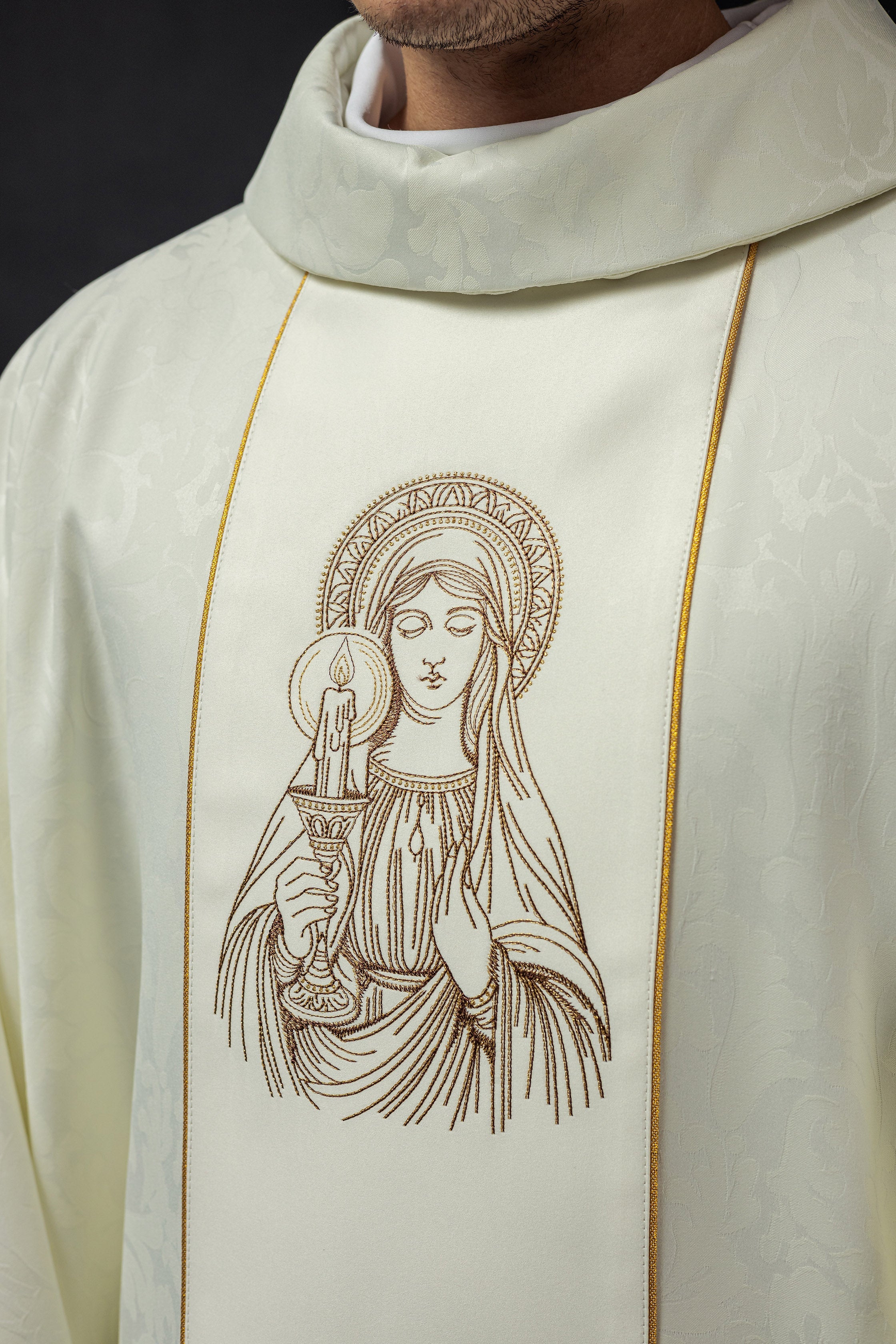 Chasuble brodée à l'effigie de Notre-Dame du Tonnerre