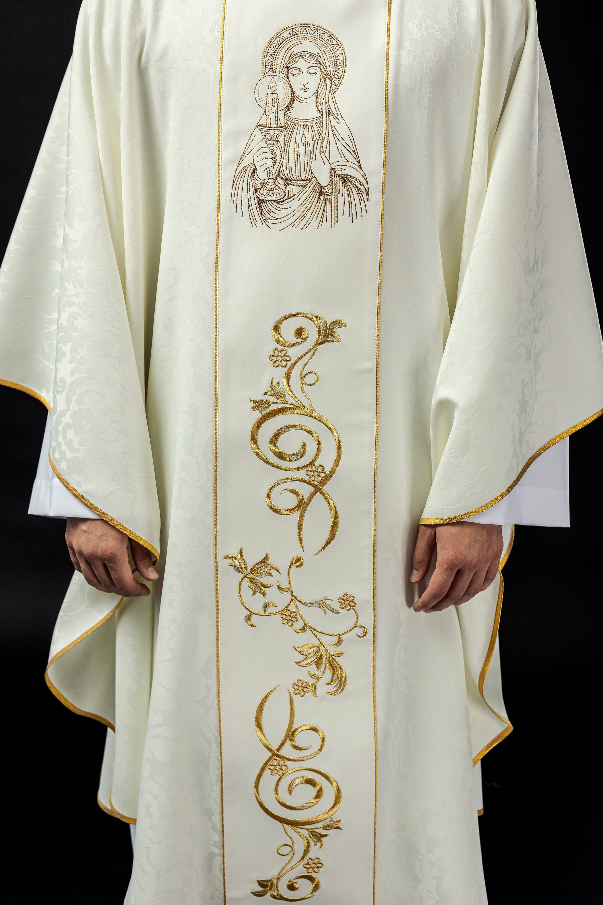 Chasuble brodée à l'effigie de Notre-Dame du Tonnerre