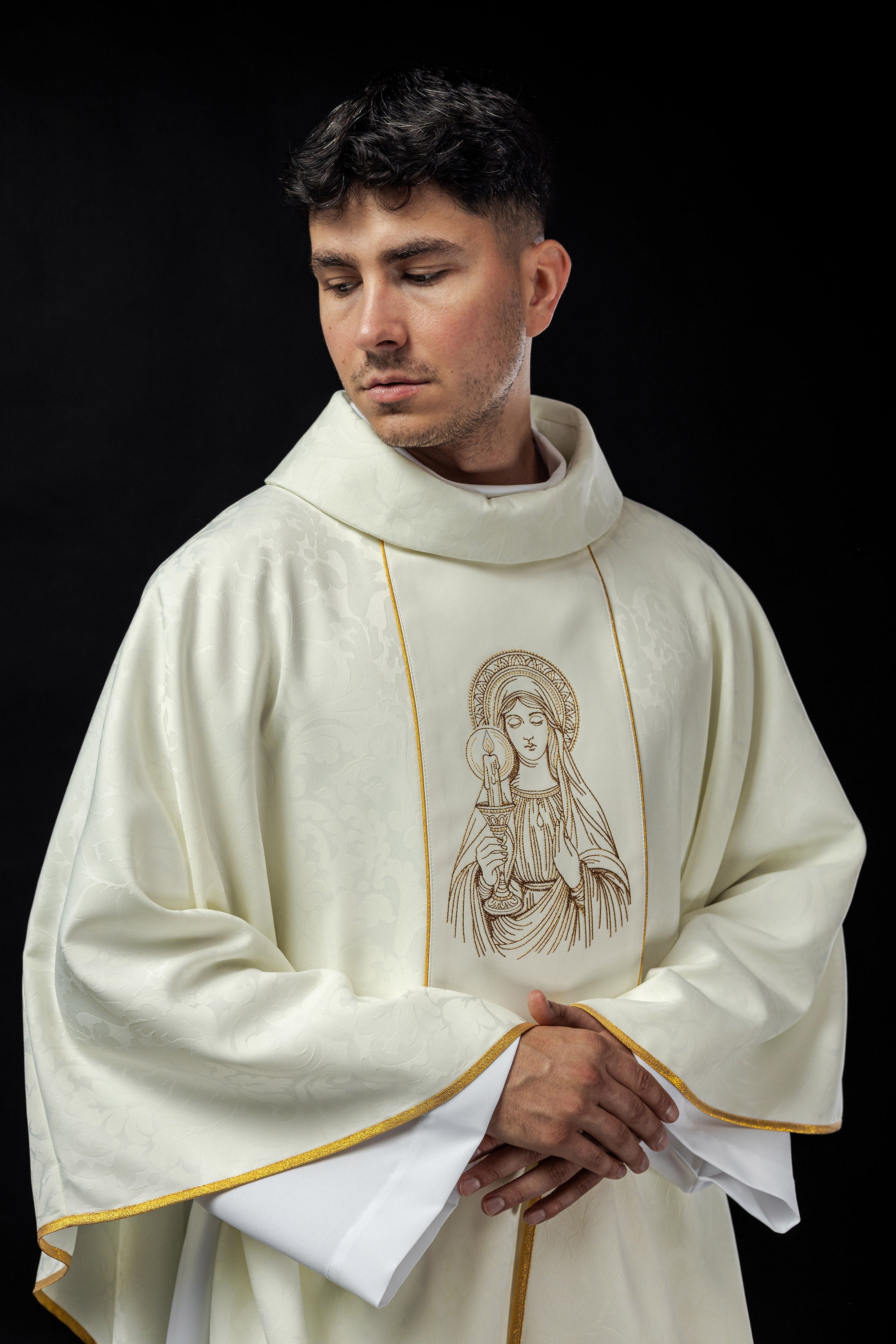 Chasuble brodée à l'effigie de Notre-Dame du Tonnerre