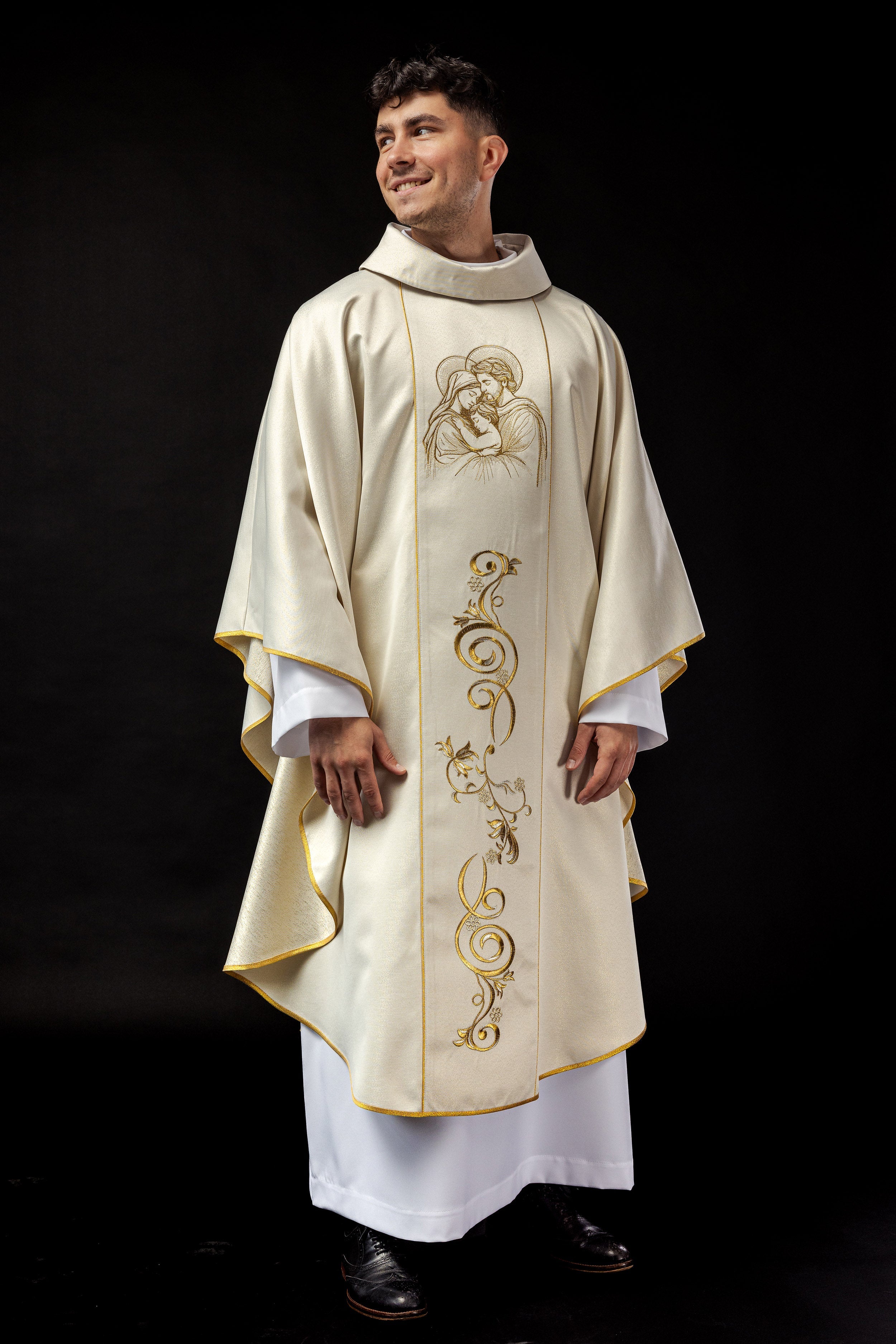 Chasuble brodé pour Noël avec une image de la Sainte Famille