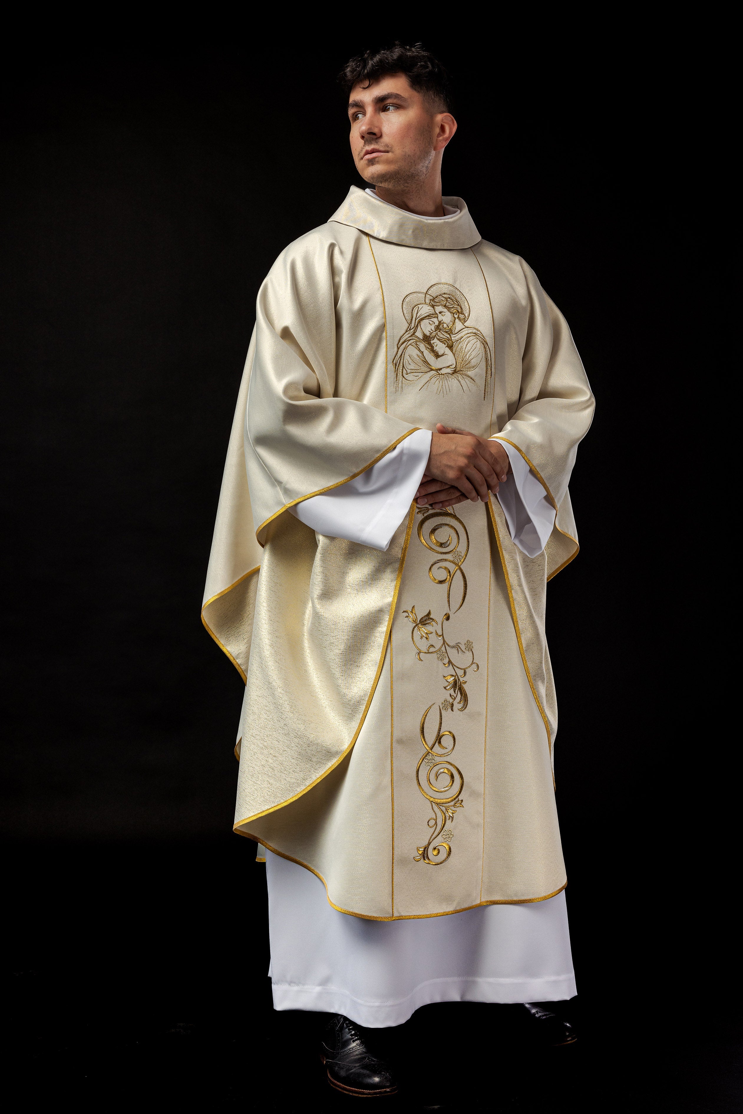 Chasuble brodé pour Noël avec une image de la Sainte Famille