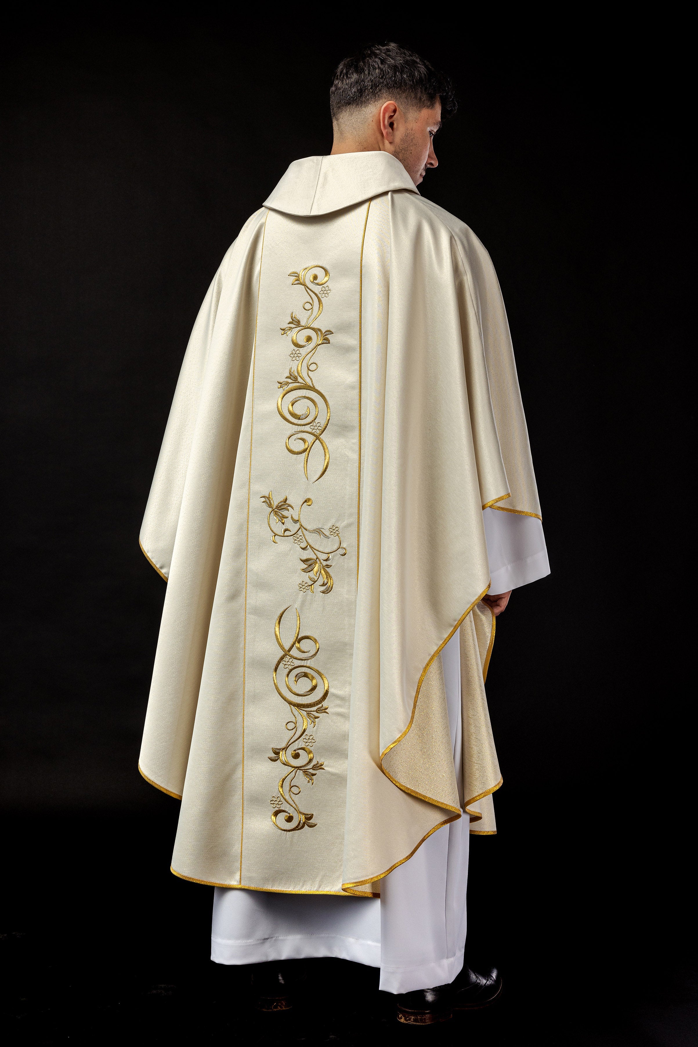 Chasuble brodé pour Noël avec une image de la Sainte Famille