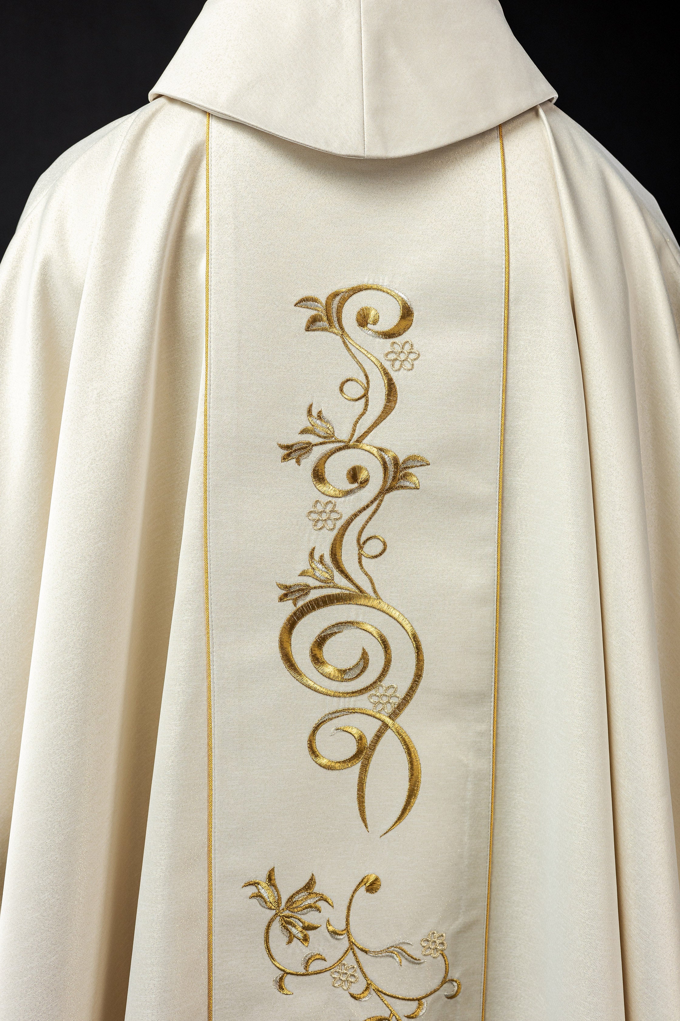 Chasuble brodé pour Noël avec une image de la Sainte Famille