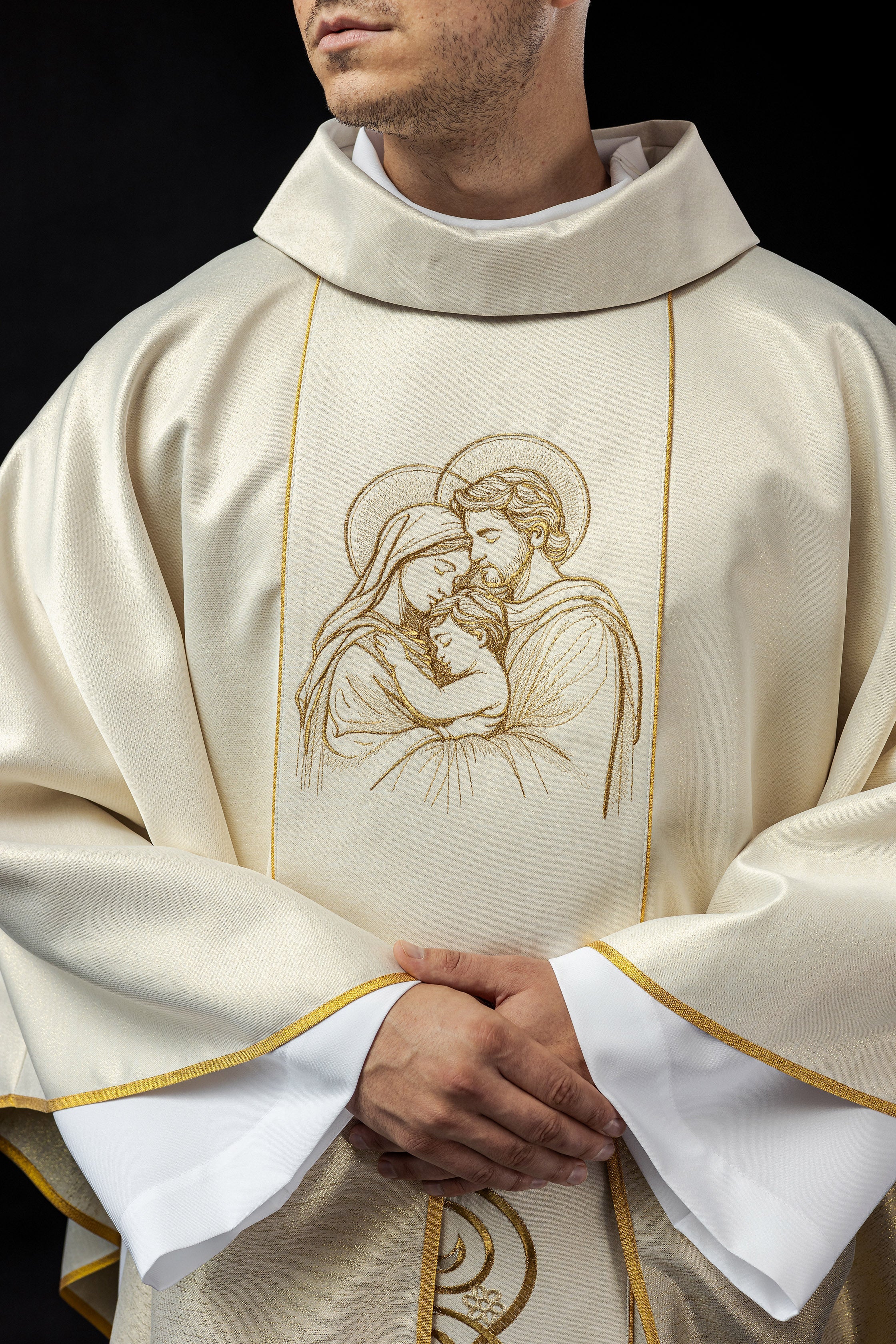 Chasuble brodé pour Noël avec une image de la Sainte Famille