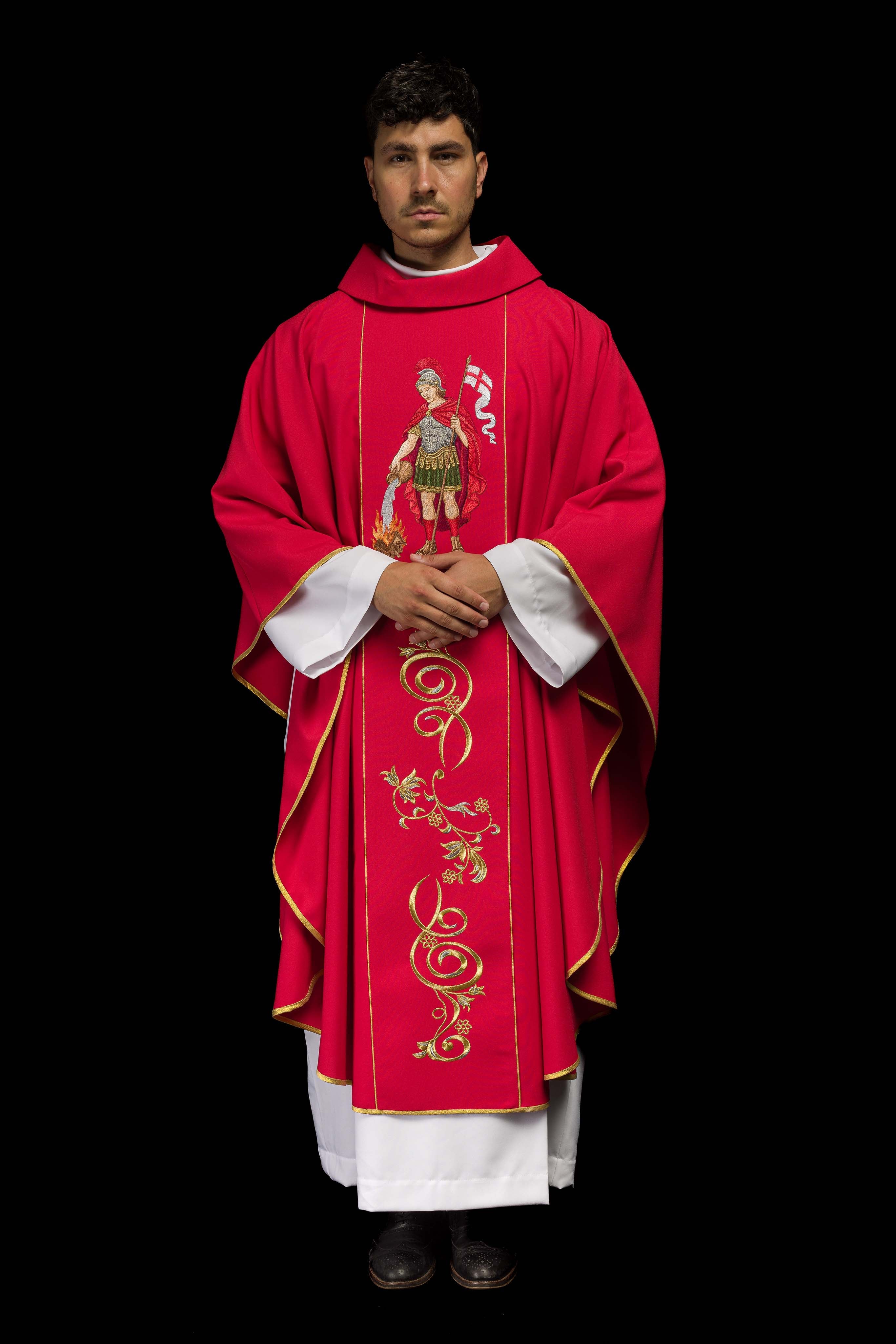Chasuble richement brodée avec l’image de Saint Florian