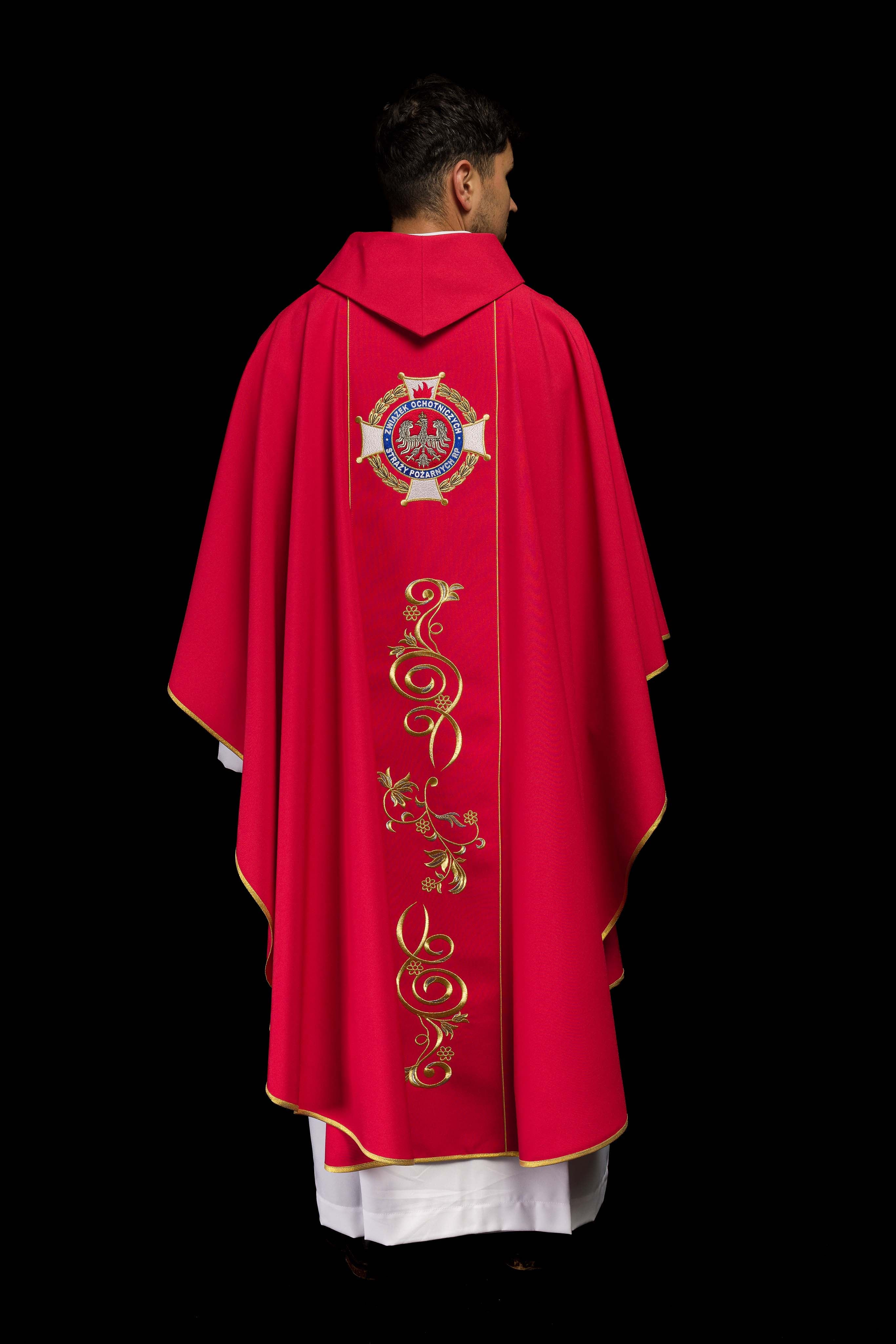 Chasuble richement brodée avec l’image de Saint Florian