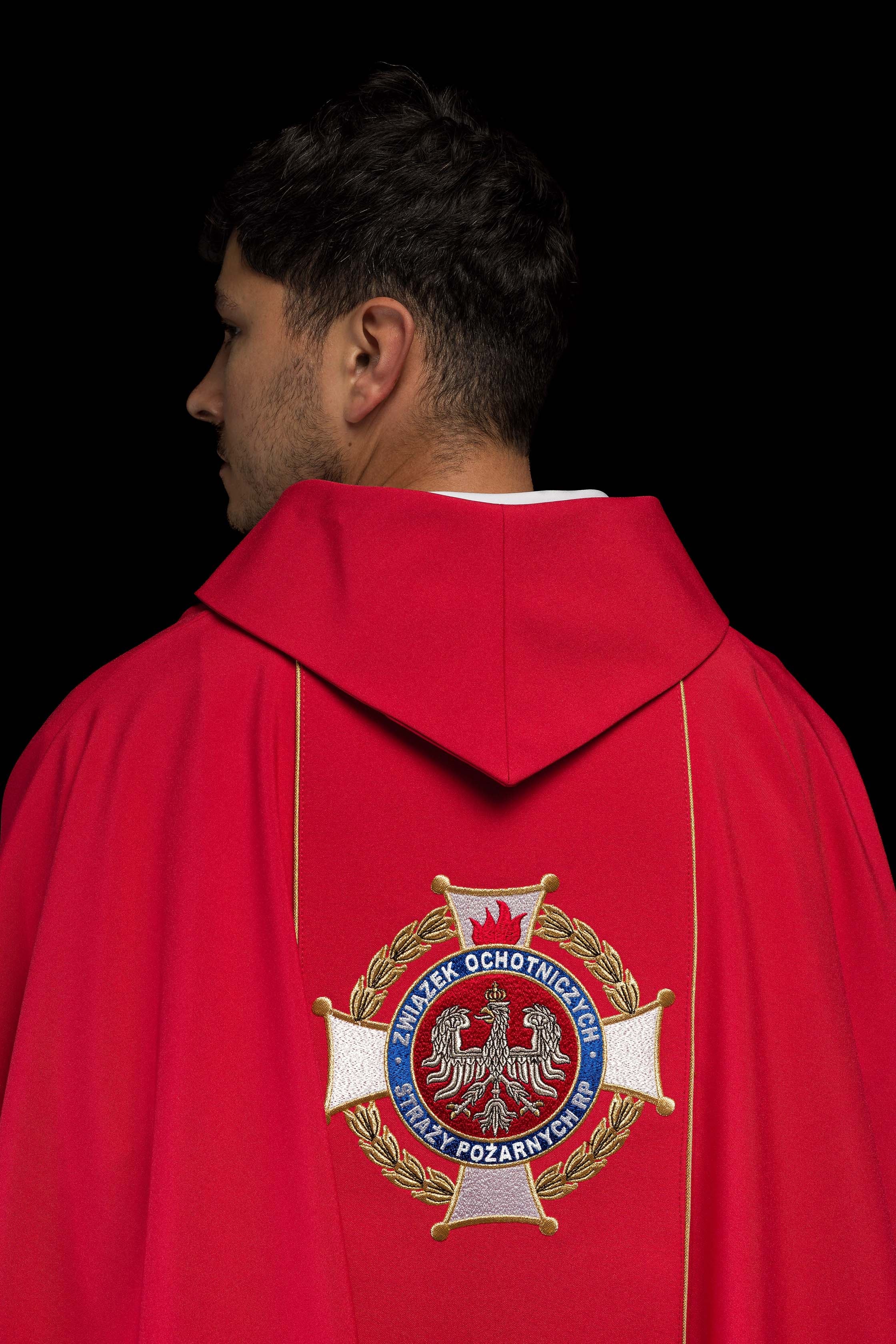 Chasuble richement brodée avec l’image de Saint Florian