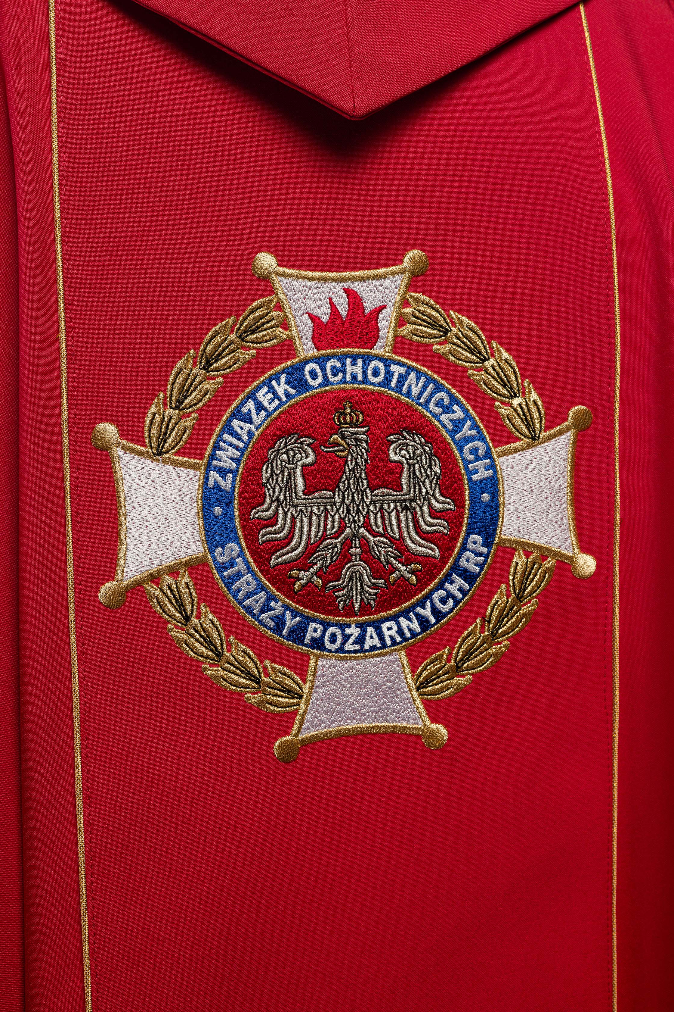 Chasuble richement brodée avec l’image de Saint Florian
