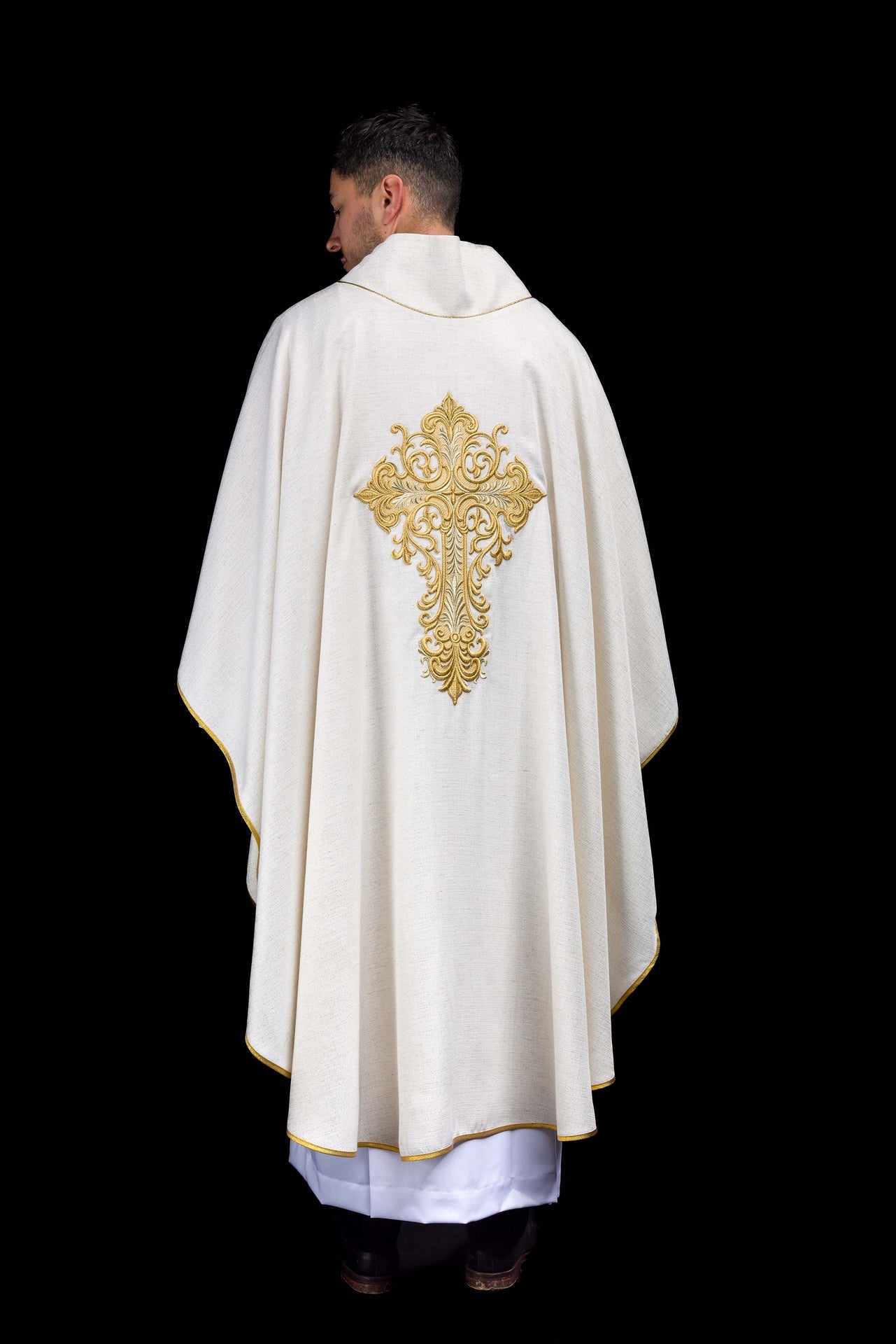 Chasuble brodée avec l’image de Jésus Miséricordieux ecru