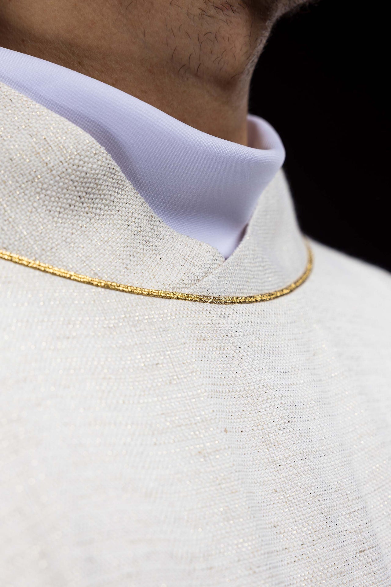 Chasuble brodée avec l’image de Jésus Miséricordieux ecru