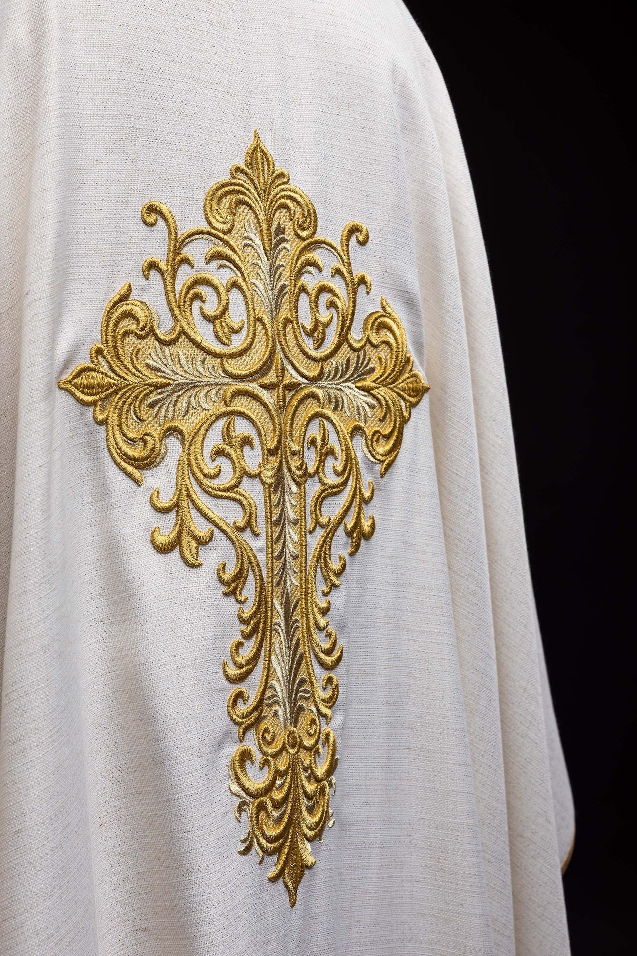 Chasuble brodée avec l’image de Jésus Miséricordieux ecru