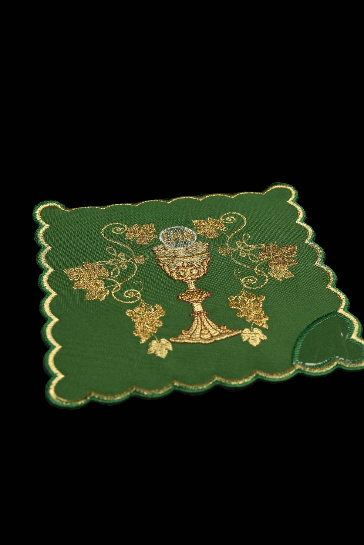 Ensemble de quatre pales de calice brodées avec motif de calice