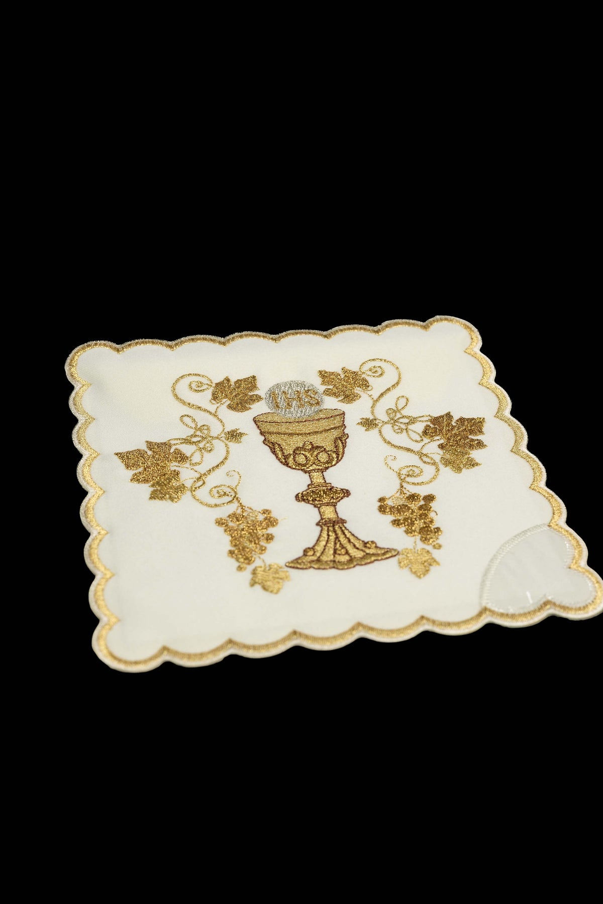 Ensemble de quatre pales de calice brodées avec motif de calice