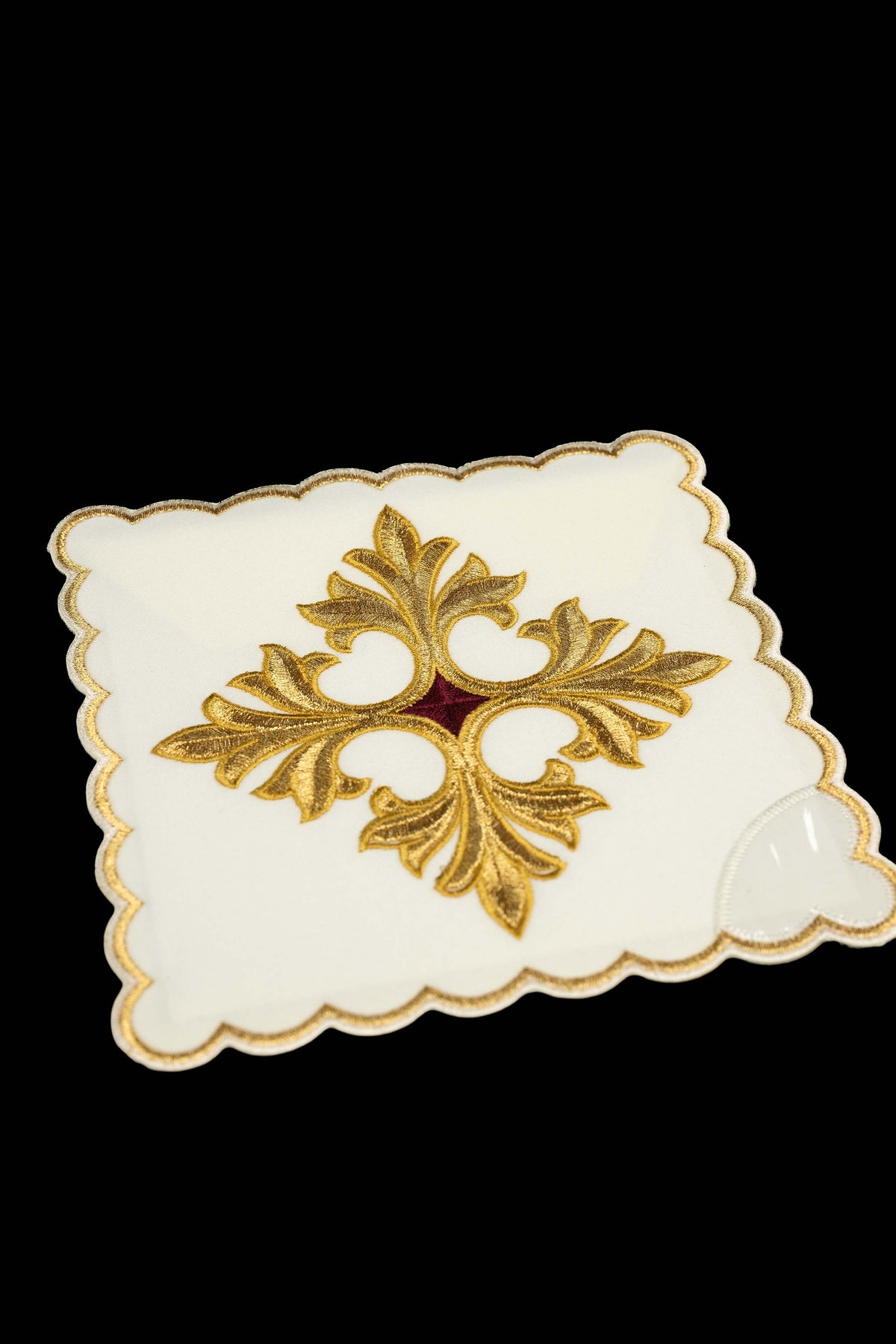 Ensemble de quatre pales de calice brodées avec symbole de croix