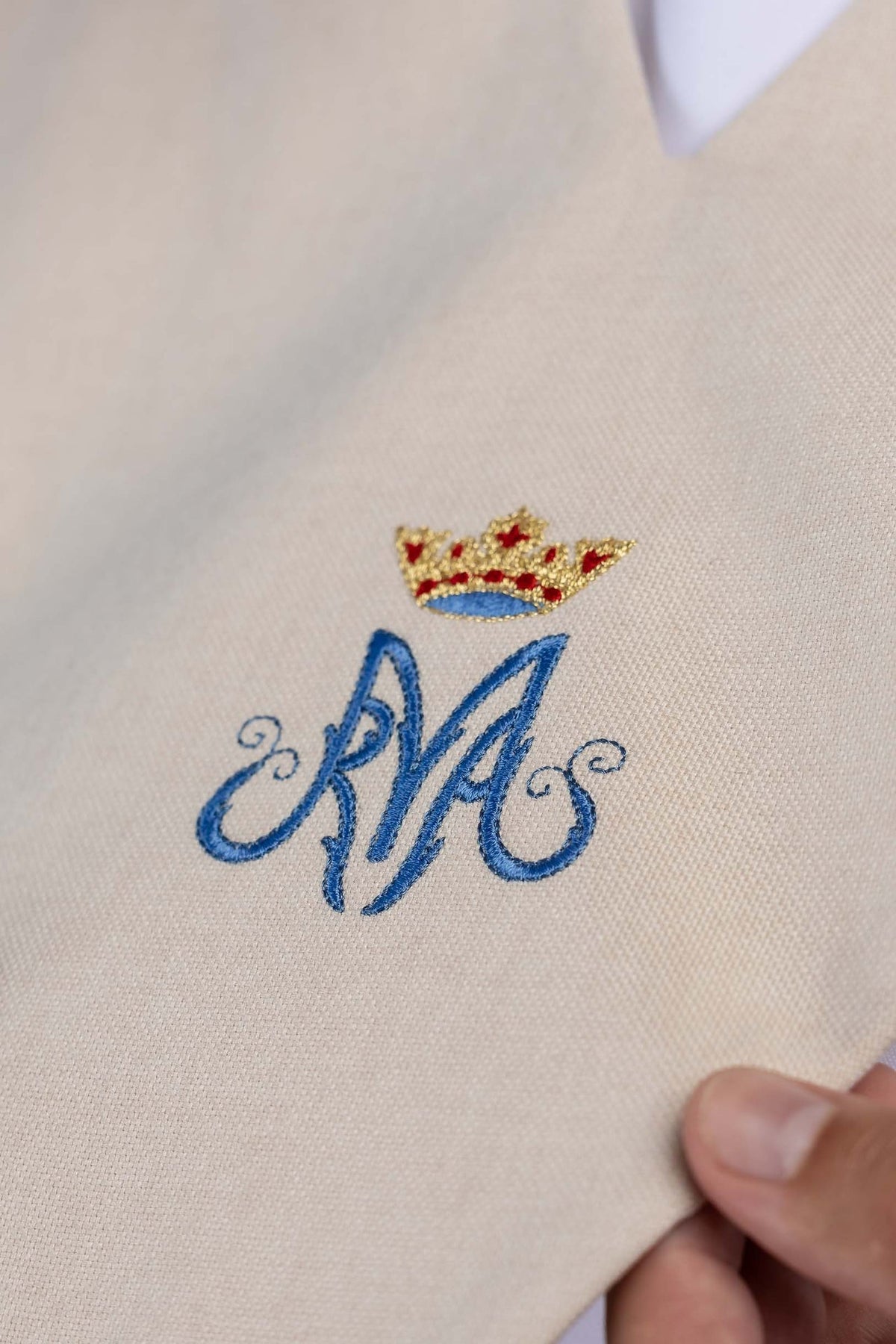 Pallium de lecteur écru avec motif marial brodé