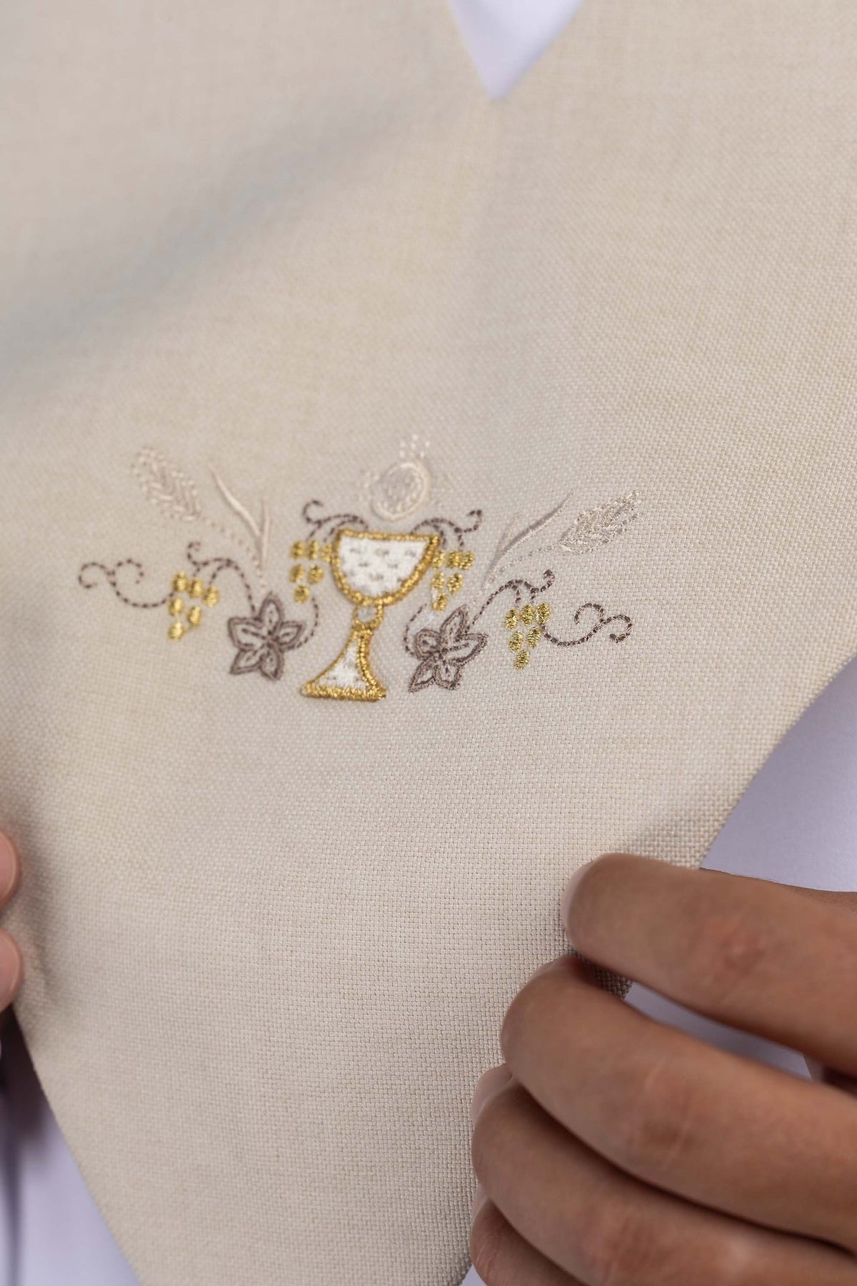 Pallium de lecteur écru avec broderie de calice eucharistique