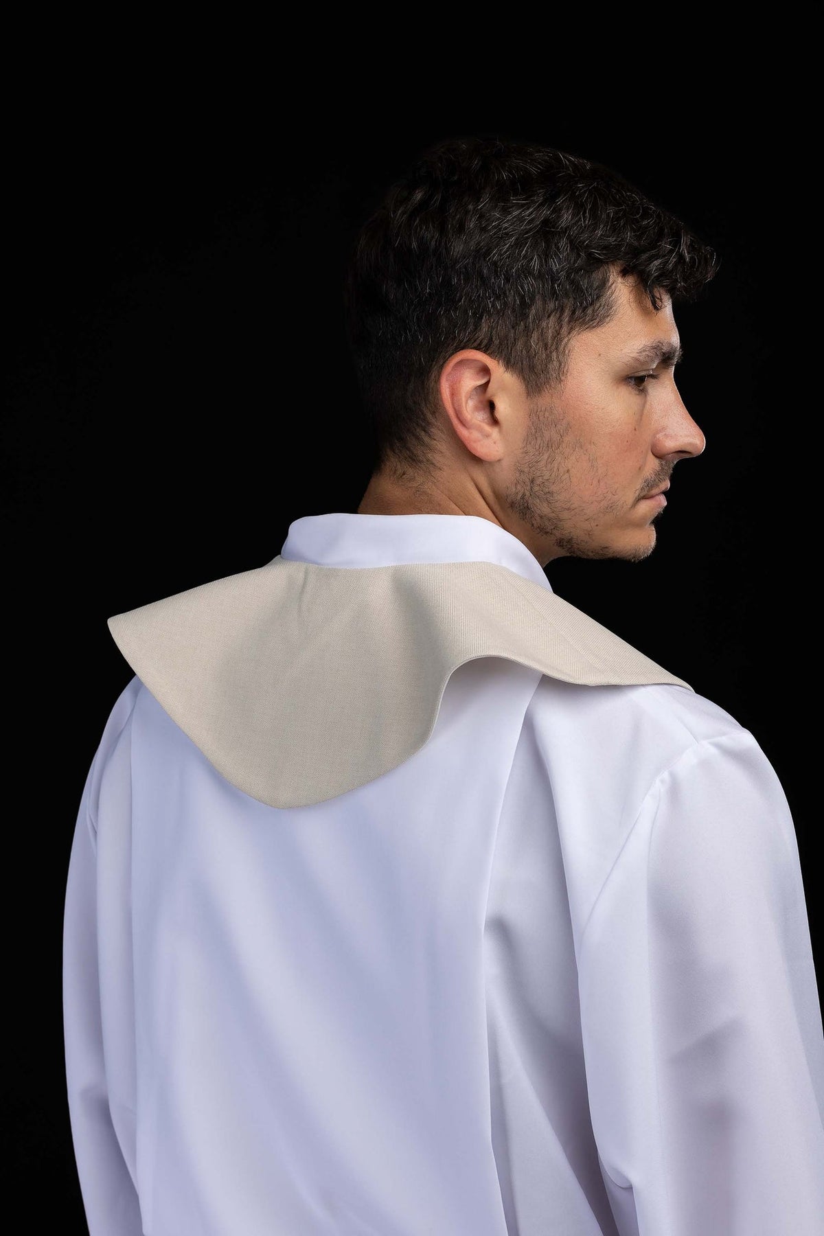 Pallium de lecteur écru avec broderie de calice eucharistique