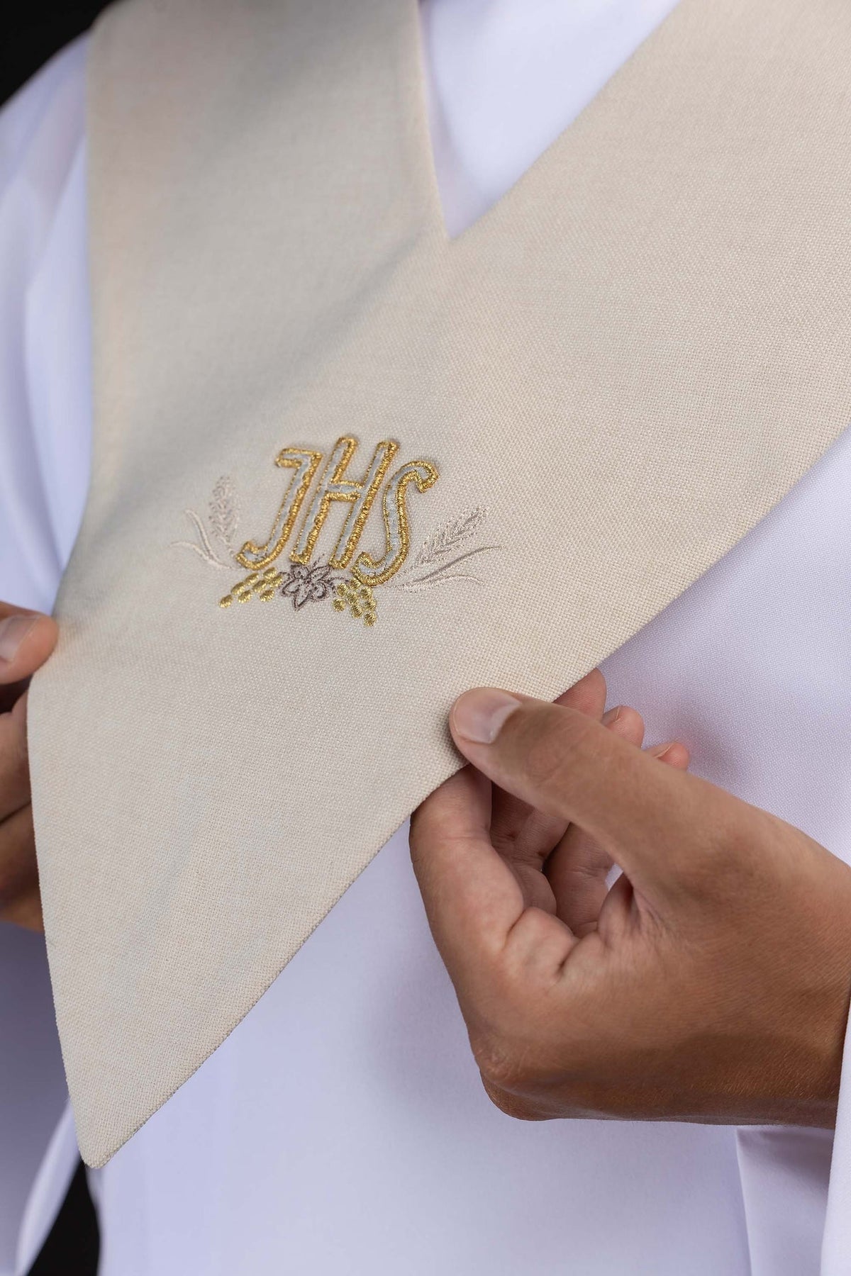 Pallium de lecteur écru avec broderie IHS et motif ornemental