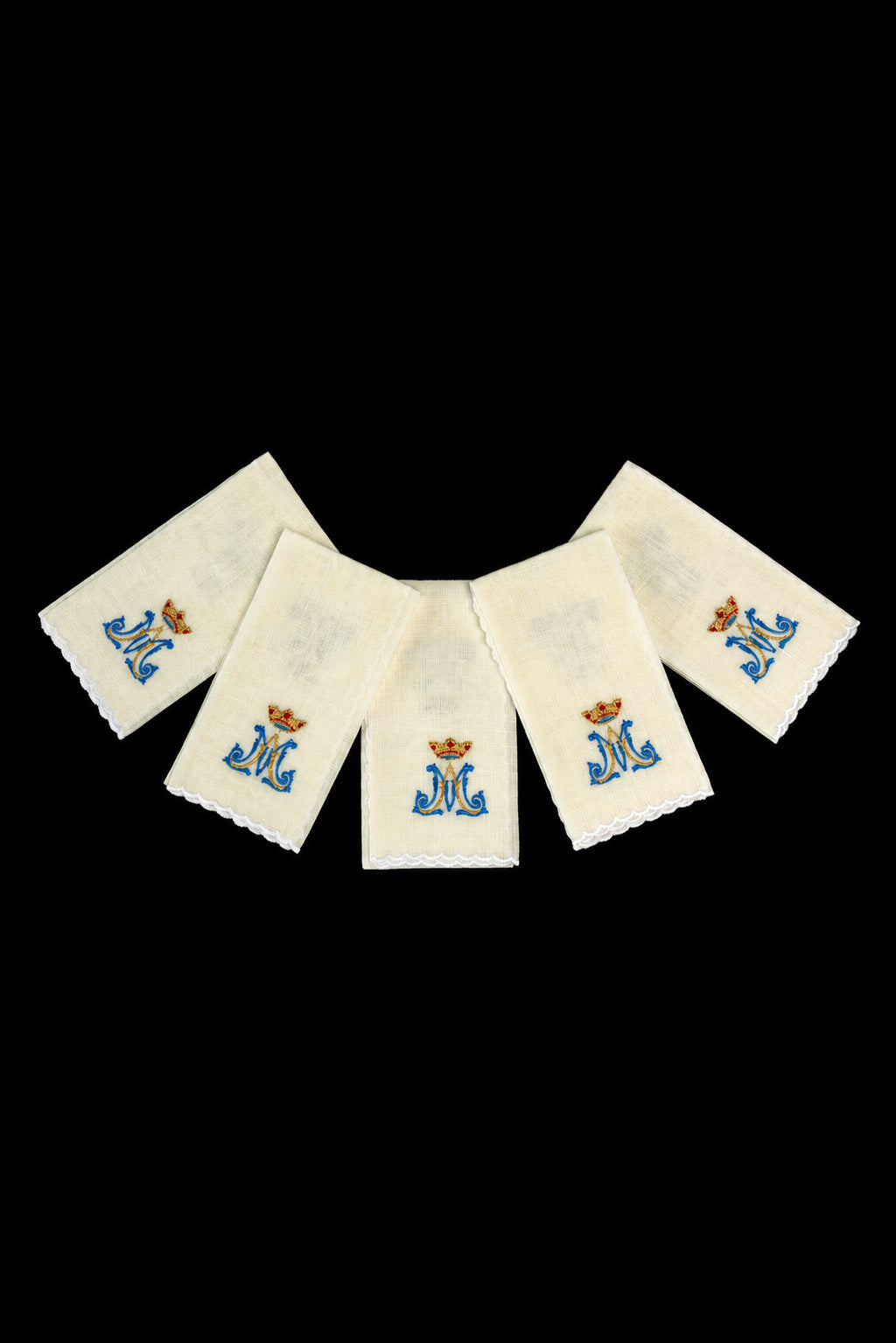 Ensemble de 5 purificatoires liturgiques en lin avec broderie mariale